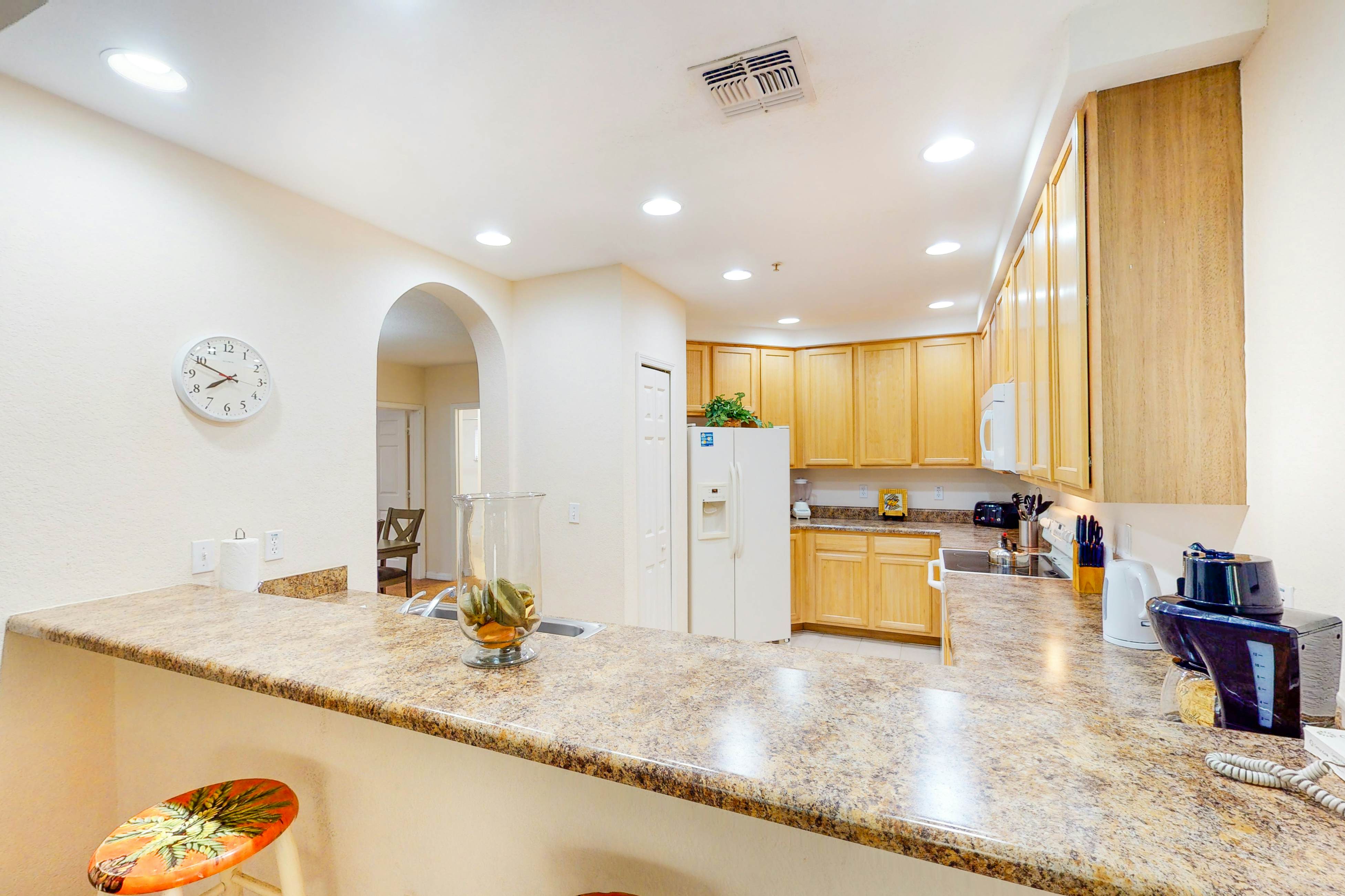 1st floor condo w/ sauna, shared pools, patio, limited-mobility access, gym