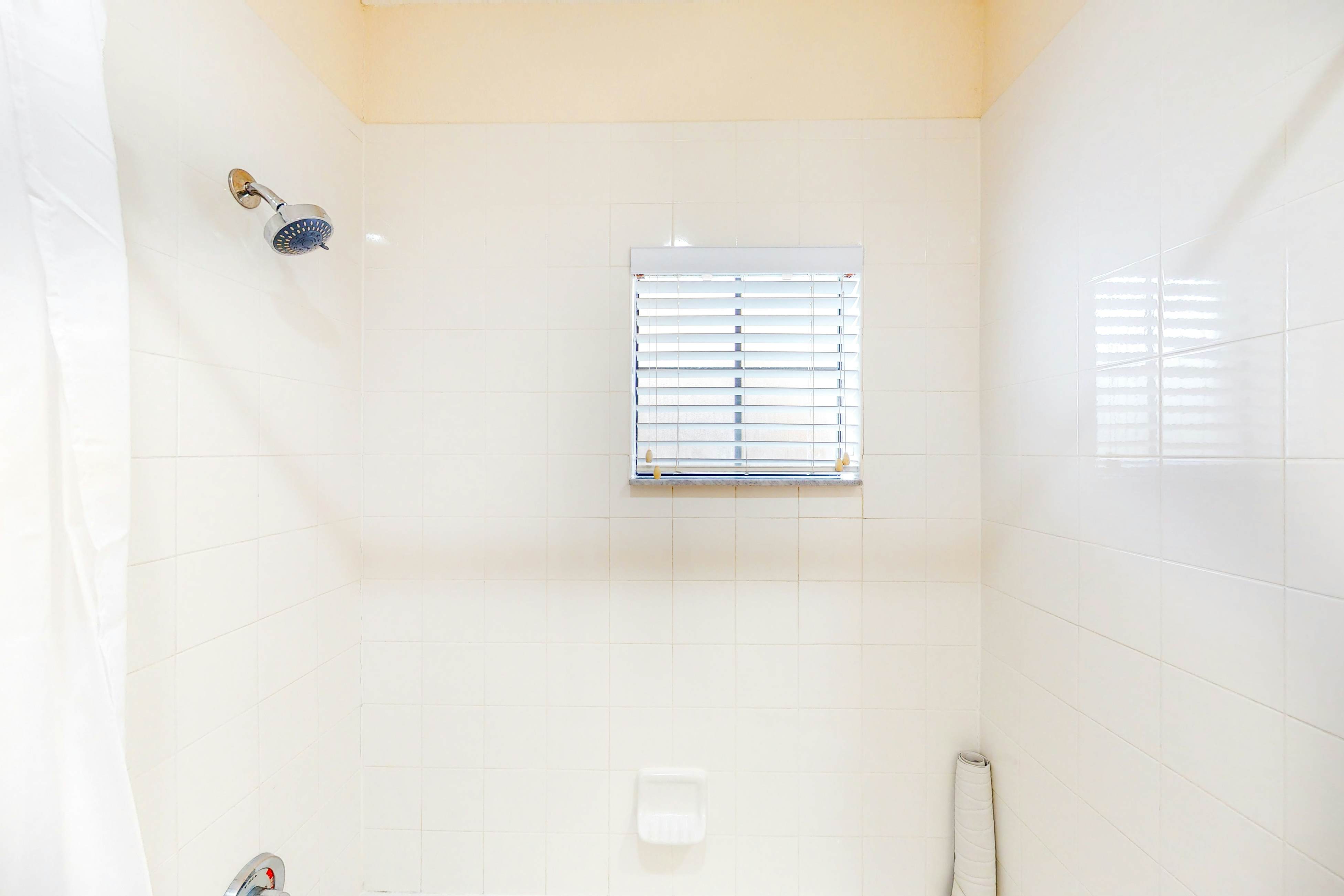 1st floor condo w/ sauna, shared pools, patio, limited-mobility access, gym