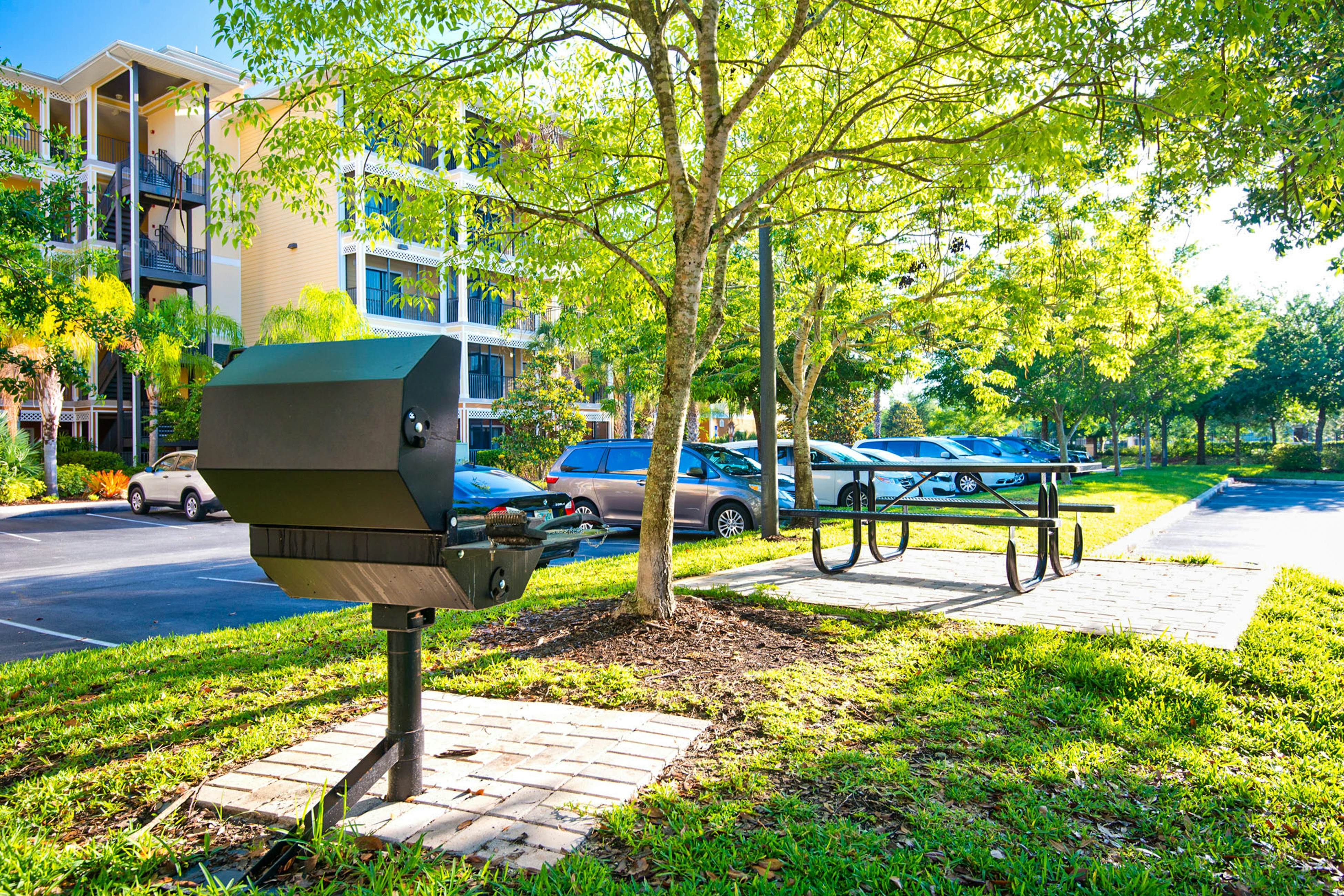 1st floor condo w/ sauna, shared pools, patio, limited-mobility access, gym