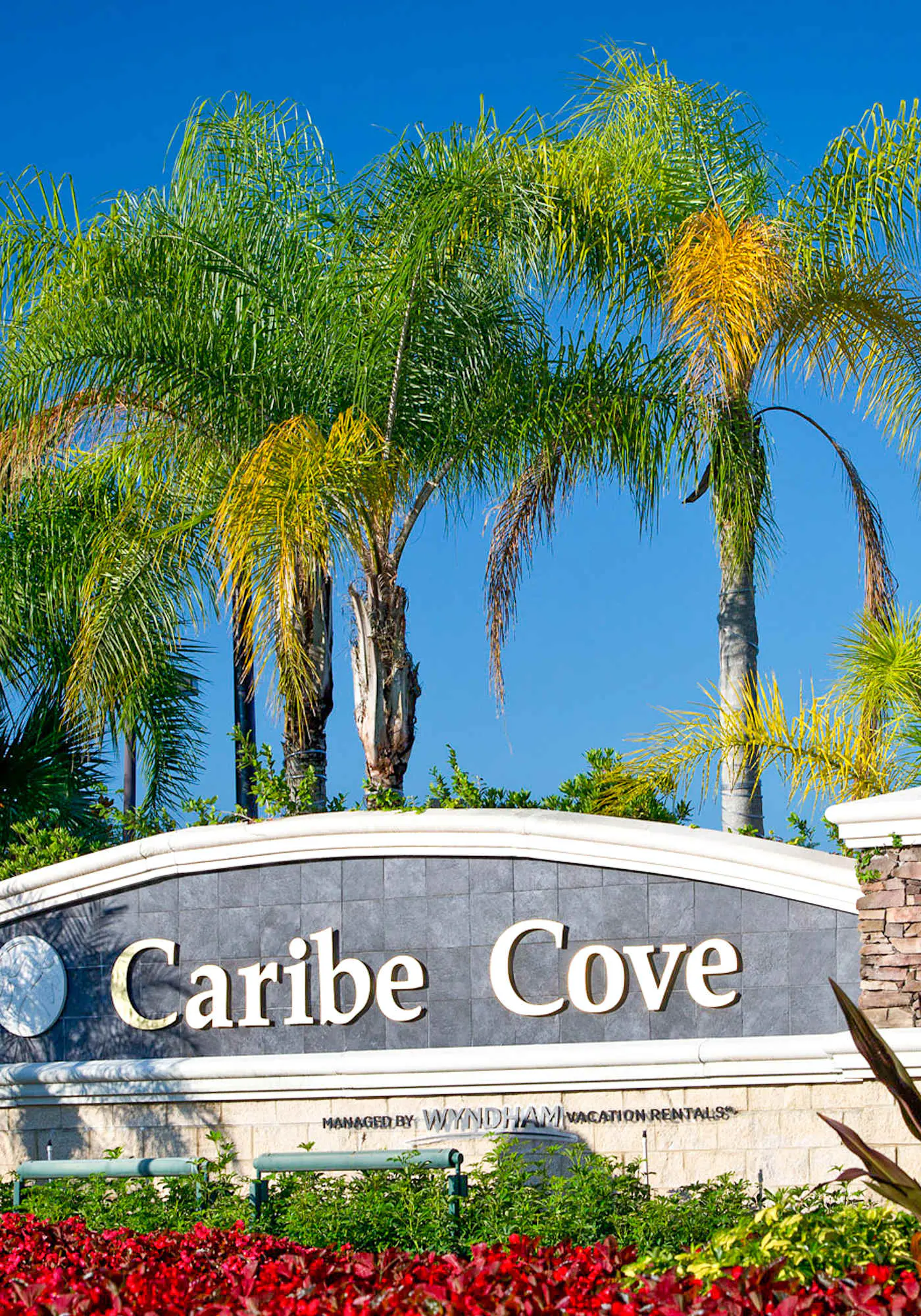 1st floor condo w/ sauna, shared pools, patio, limited-mobility access, gym