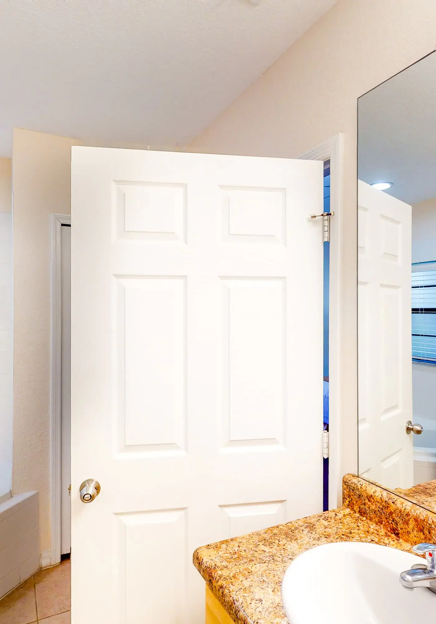 1st floor condo w/ sauna, shared pools, patio, limited-mobility access, gym