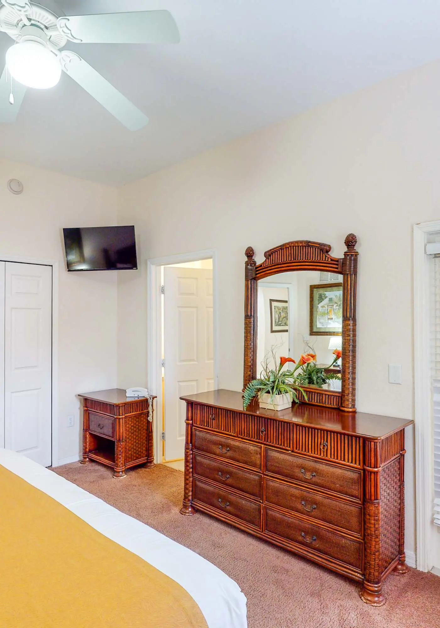 1st floor condo w/ sauna, shared pools, patio, limited-mobility access, gym