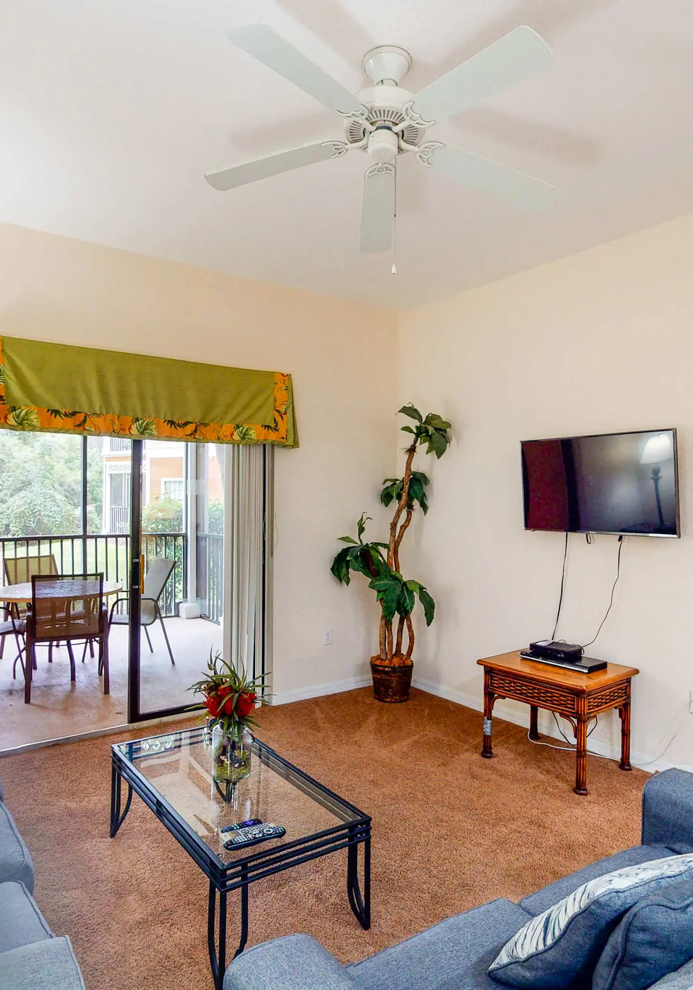 1st floor condo w/ sauna, shared pools, patio, limited-mobility access, gym