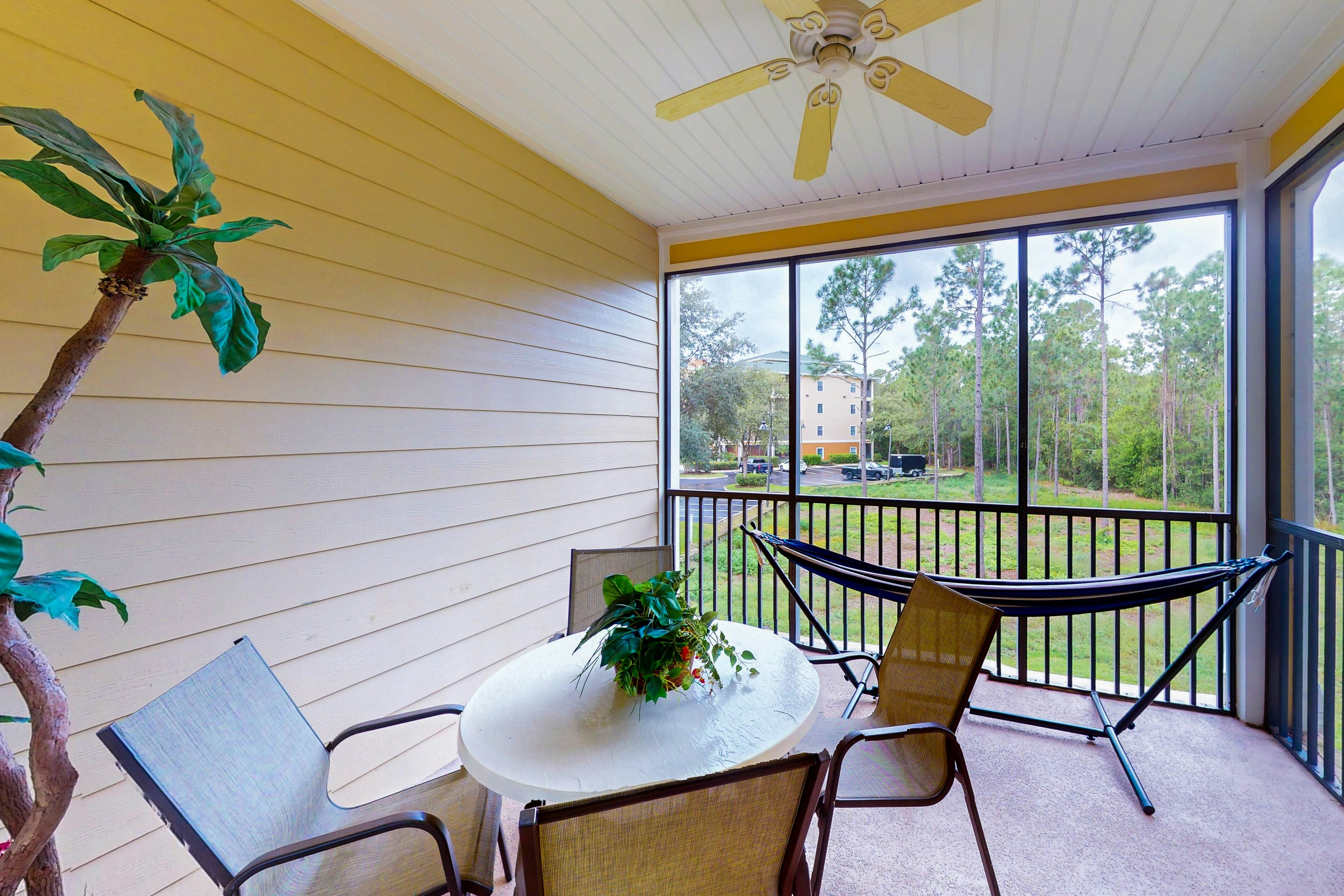 Stylish Condo w/ Shared Pools, Hot Tub, Balcony, Sauna - Near Theme Parks