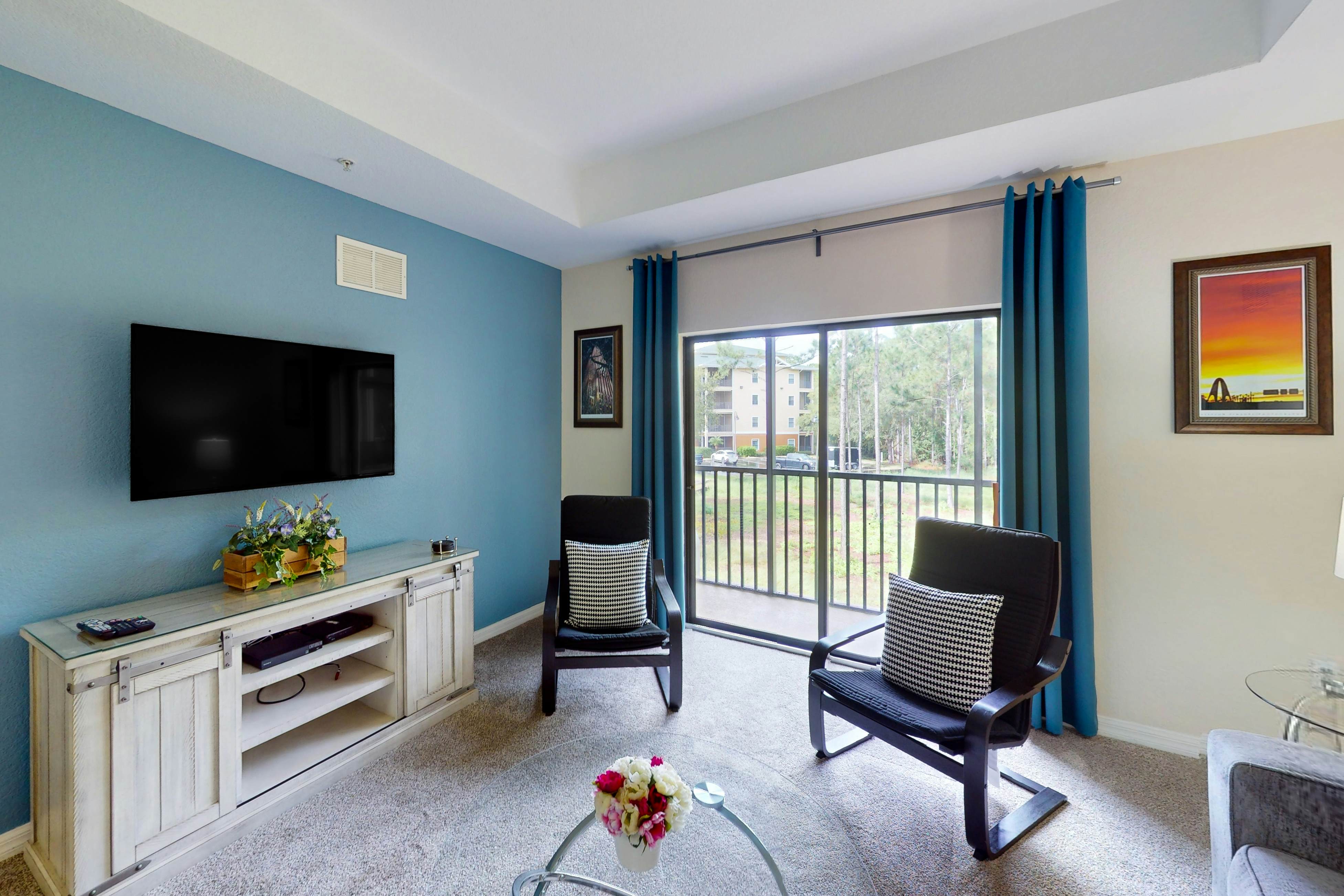 Stylish Condo w/ Shared Pools, Hot Tub, Balcony, Sauna - Near Theme Parks