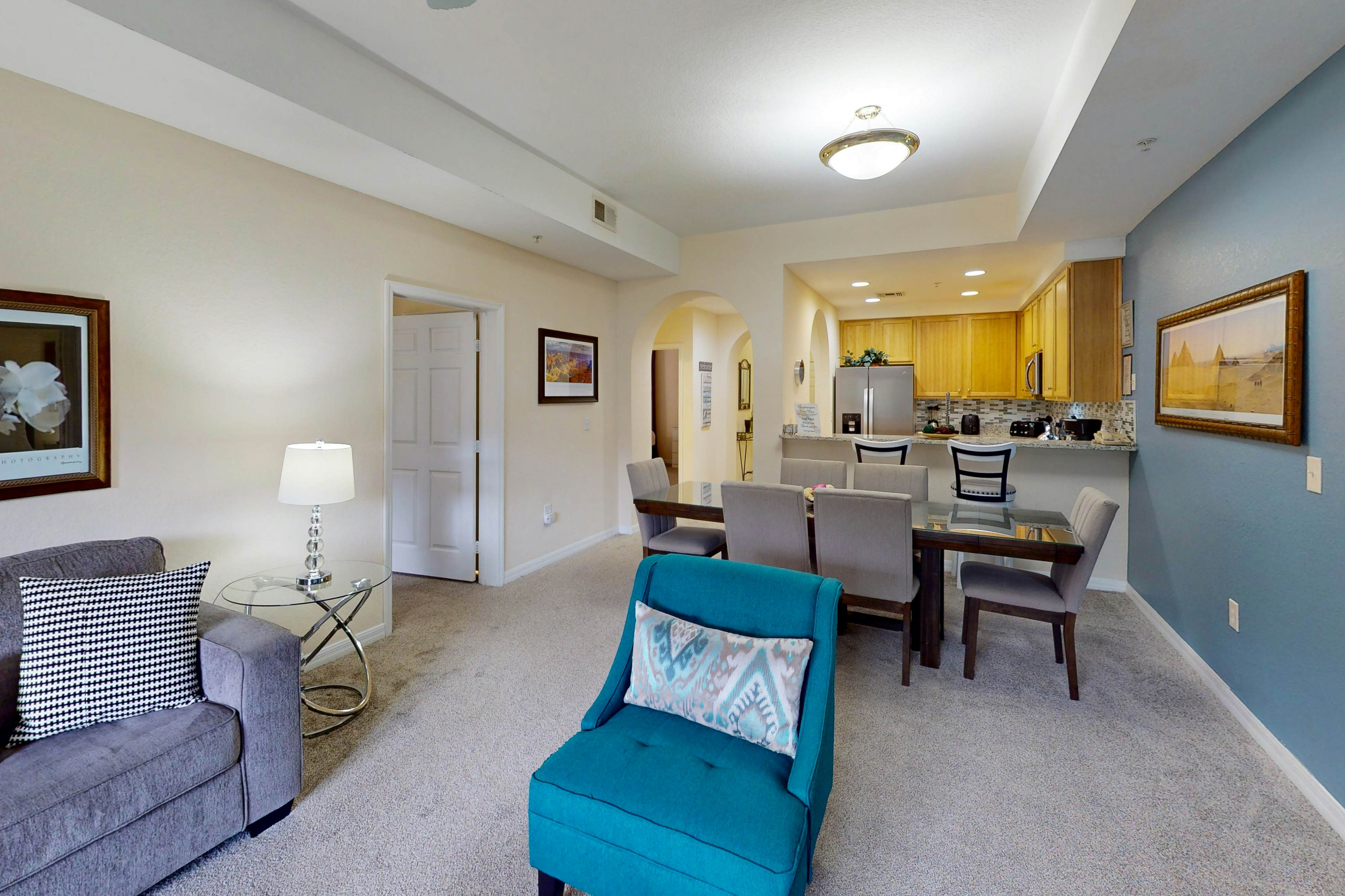 Stylish Condo w/ Shared Pools, Hot Tub, Balcony, Sauna - Near Theme Parks