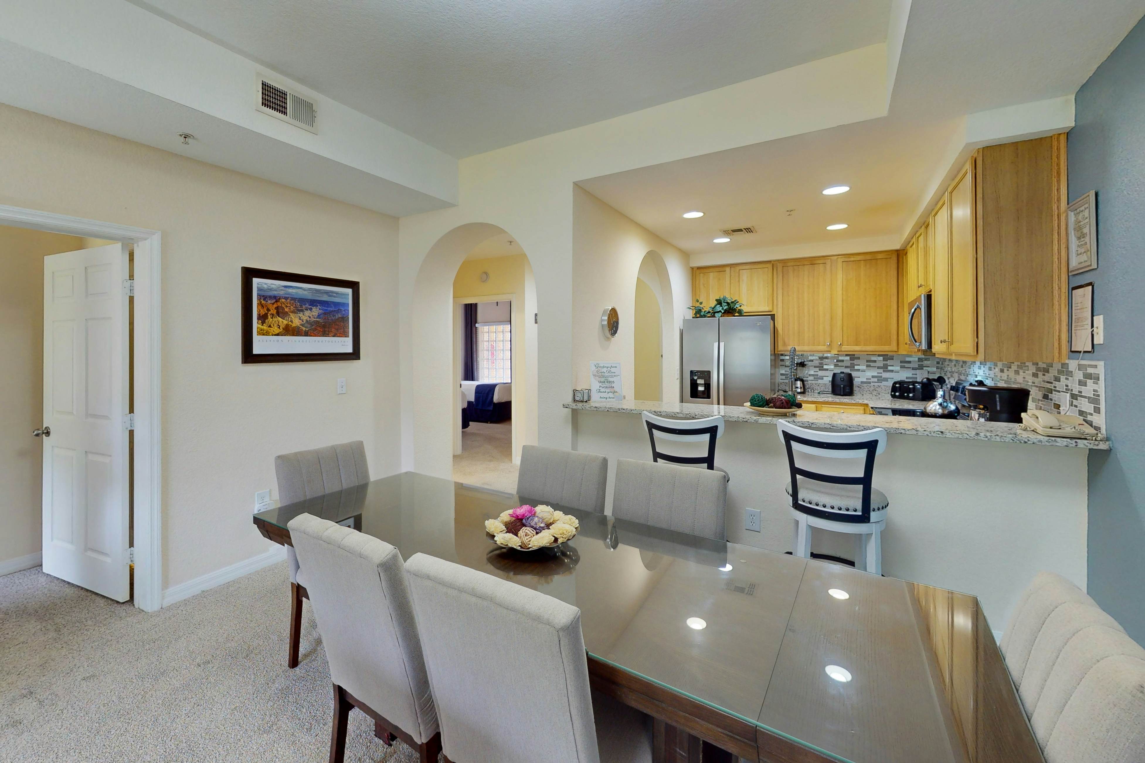 Stylish Condo w/ Shared Pools, Hot Tub, Balcony, Sauna - Near Theme Parks