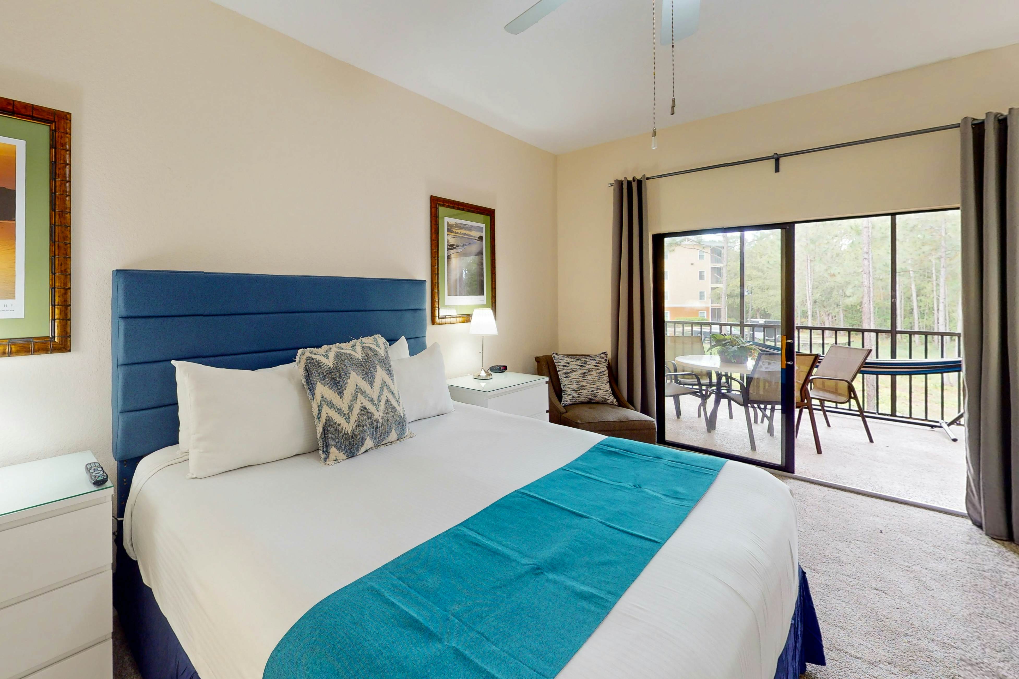 Stylish Condo w/ Shared Pools, Hot Tub, Balcony, Sauna - Near Theme Parks