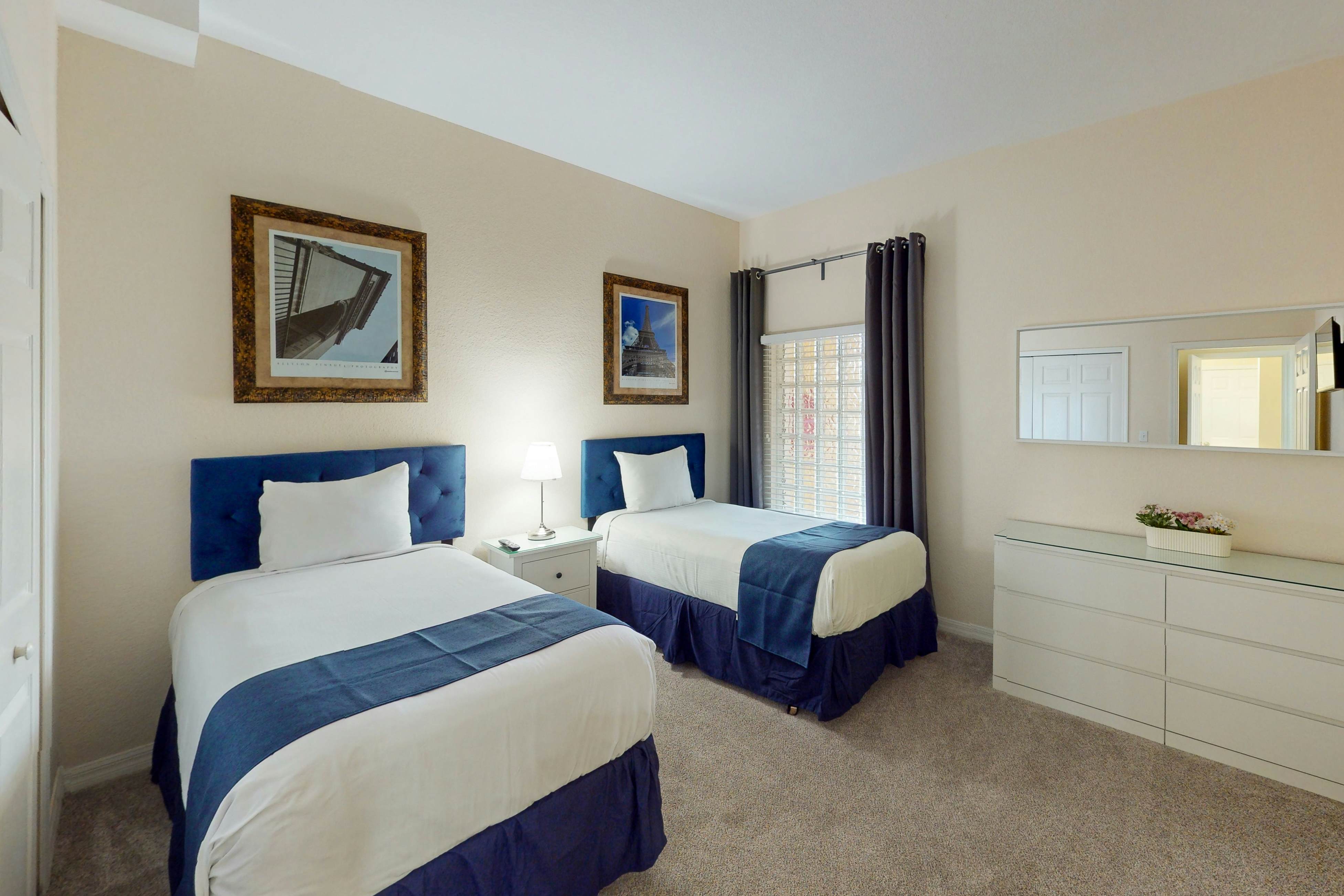 Stylish Condo w/ Shared Pools, Hot Tub, Balcony, Sauna - Near Theme Parks