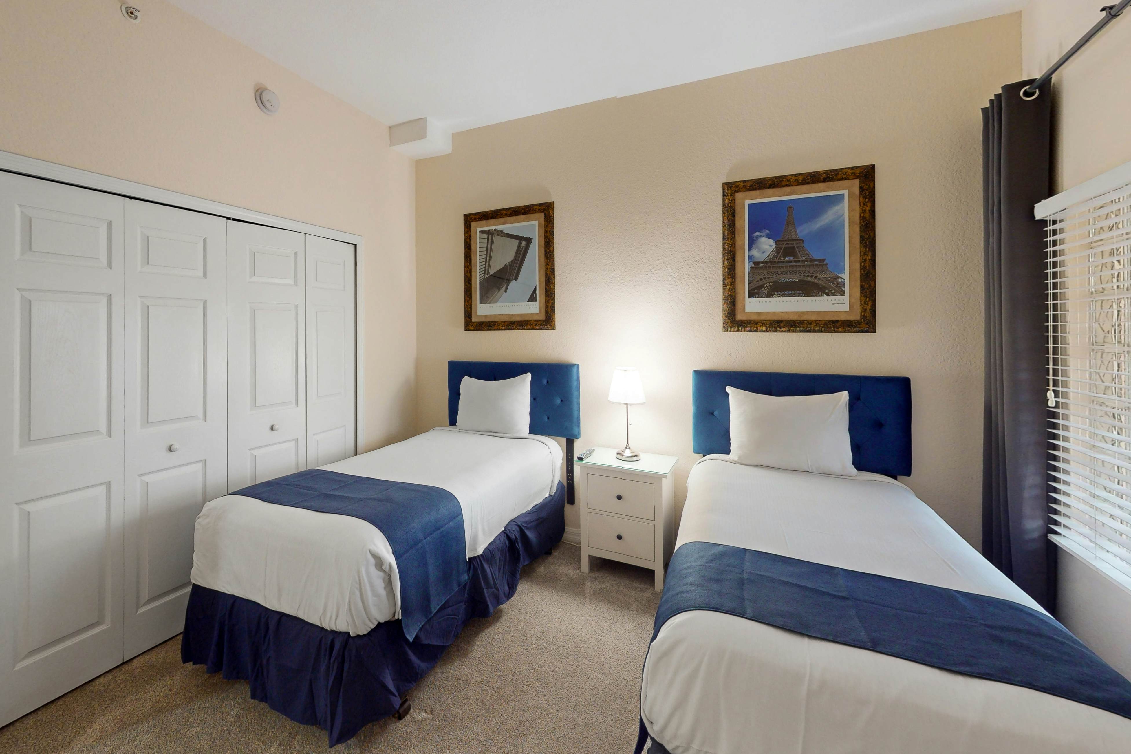 Stylish Condo w/ Shared Pools, Hot Tub, Balcony, Sauna - Near Theme Parks