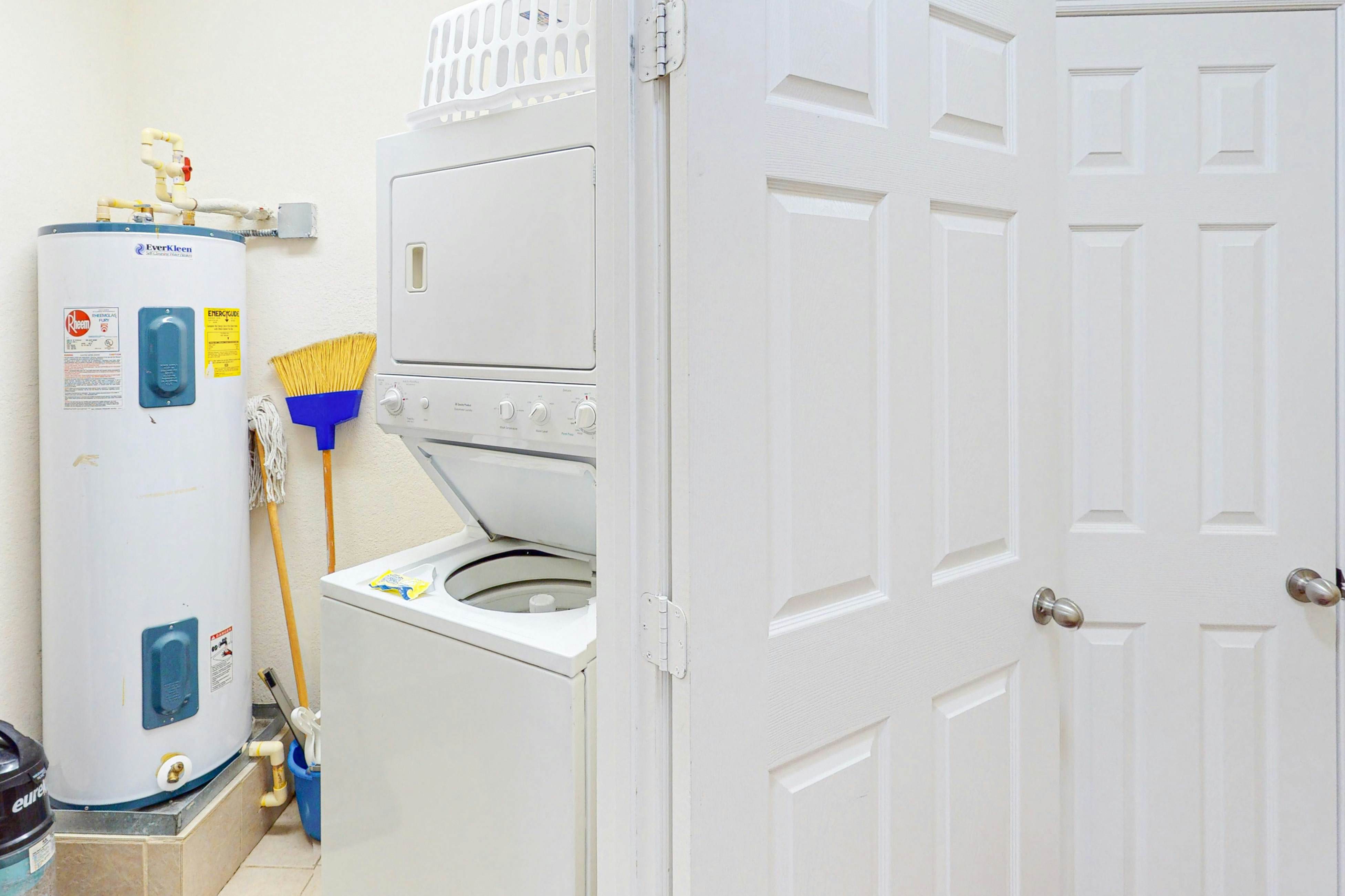 1st floor condo w/ patio, shared pools, gym, limited-mobility access, & sauna