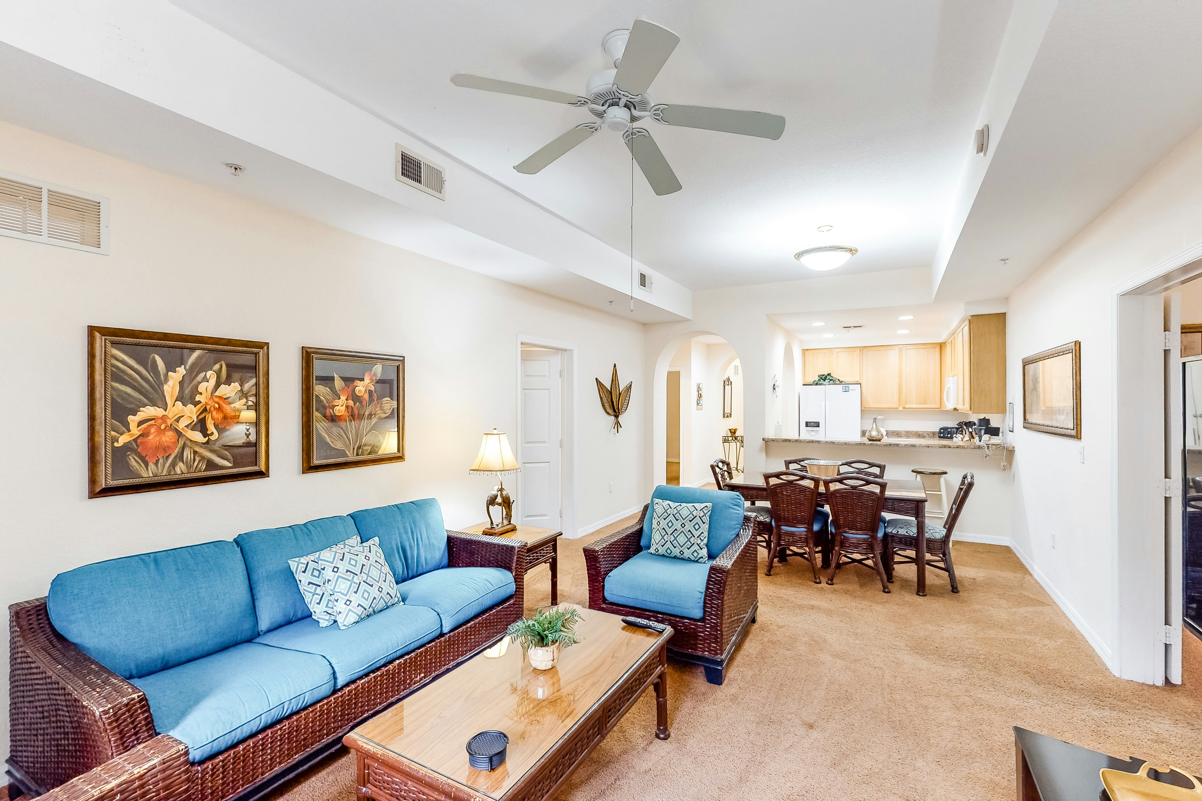 3rd floor condo w/ gym, hot tub, sauna, balcony, shared pools, near theme parks