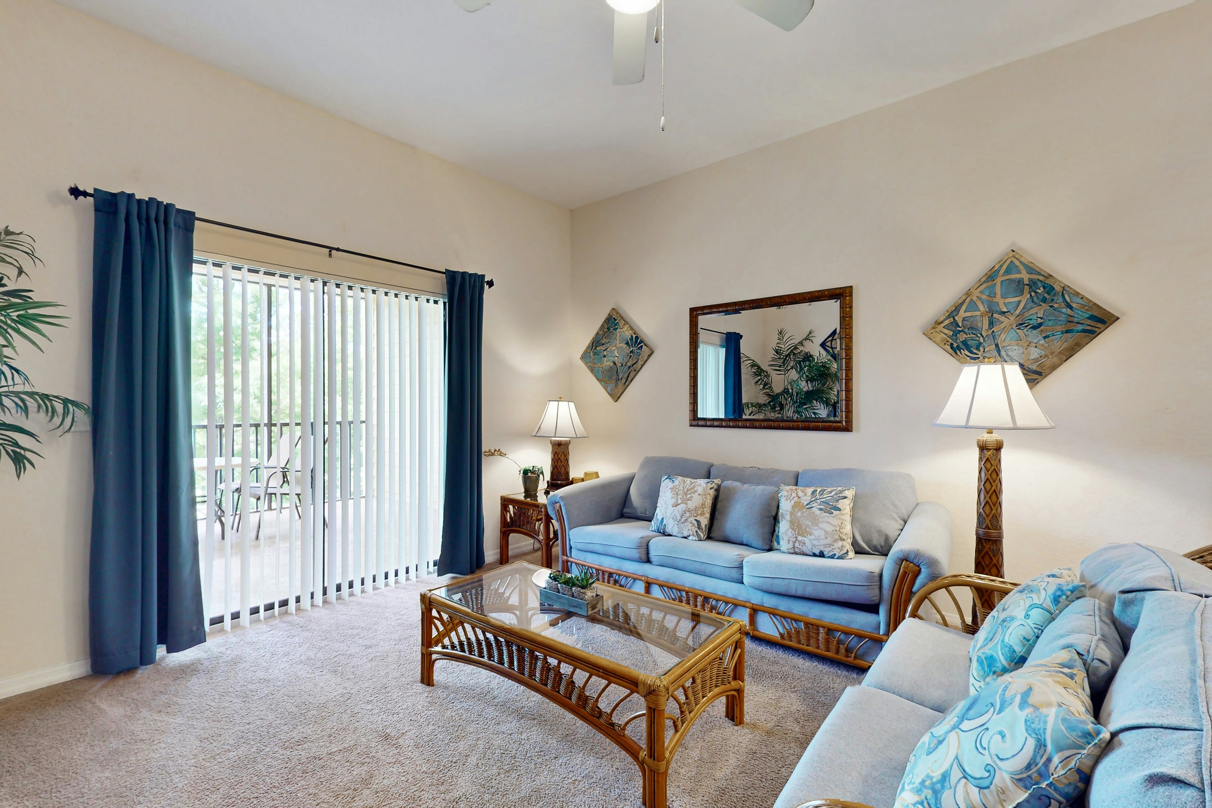 3rd floor condo w/ balcony, shared pools, gym, sauna, hot tub, near theme parks