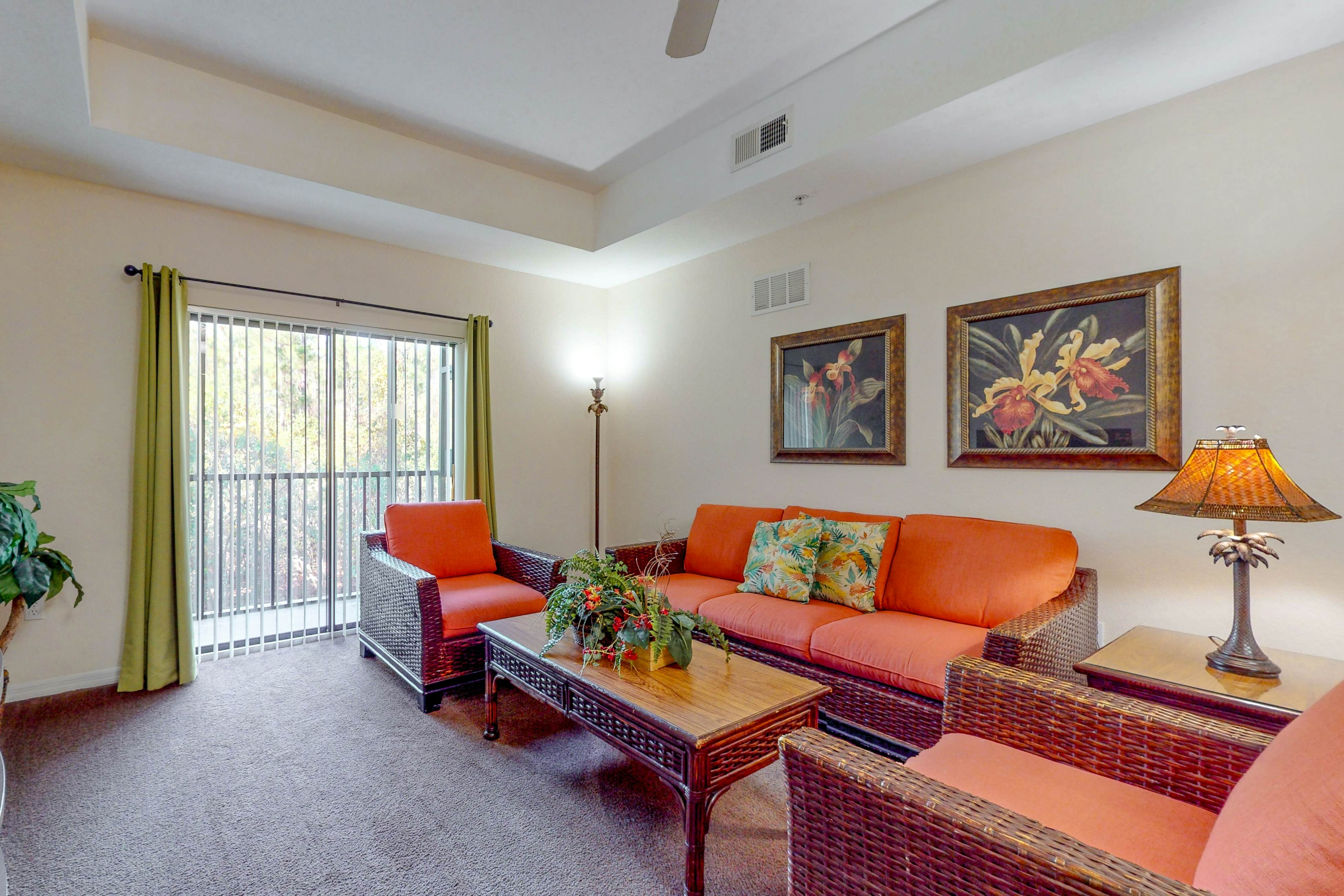 2nd floor condo w/ hot tub, balcony, sauna, shared pools, gym, near theme parks