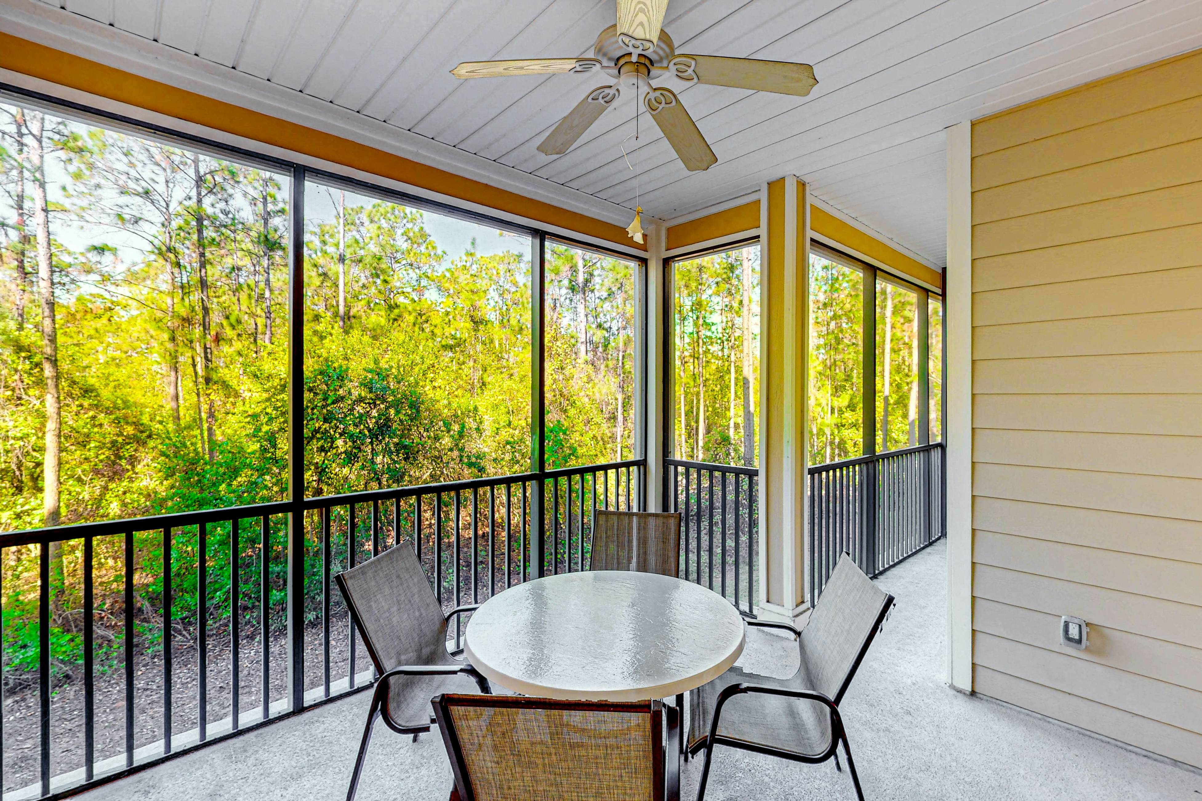 2nd floor condo w/ hot tub, balcony, sauna, shared pools, gym, near theme parks