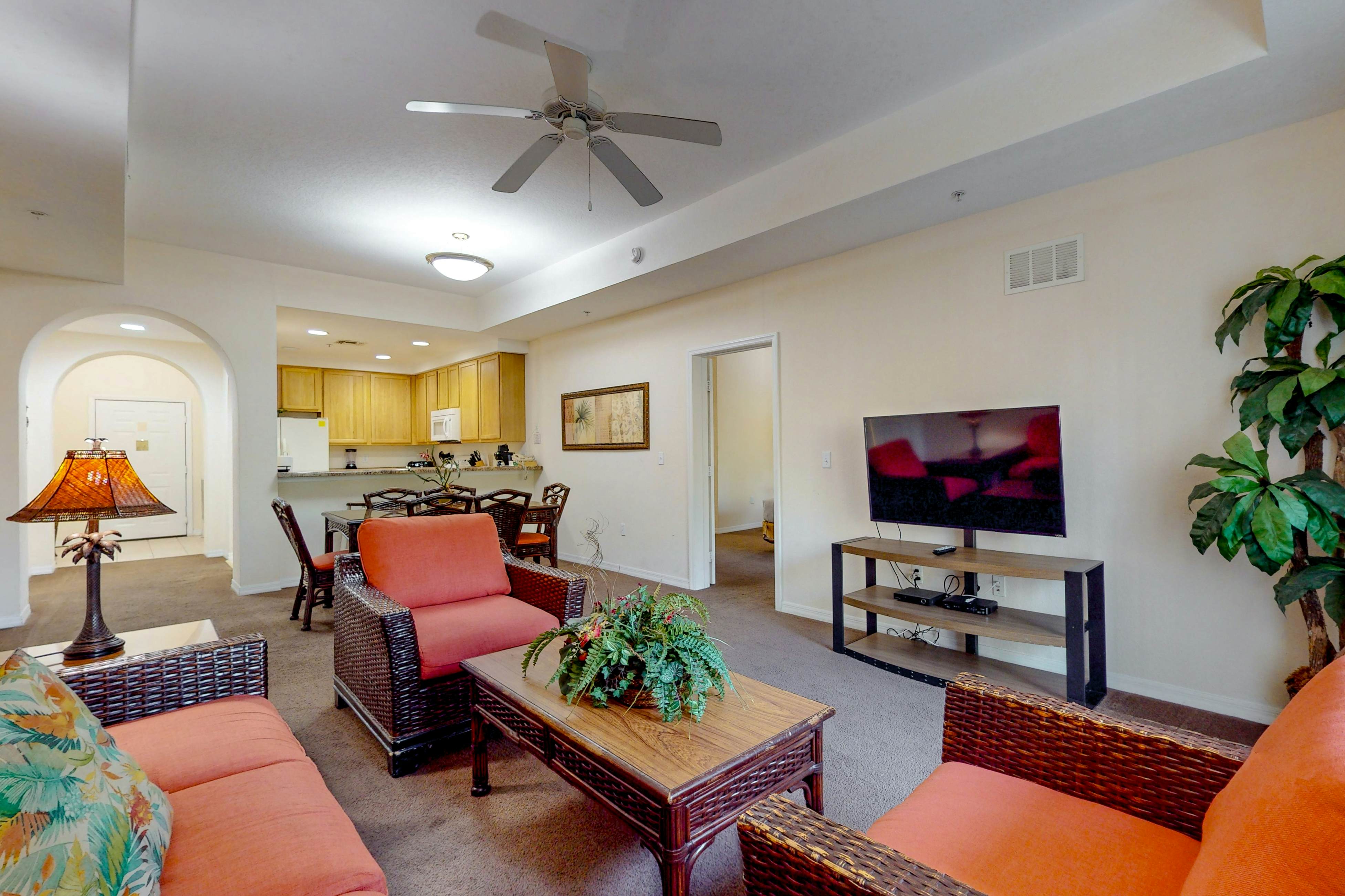 2nd floor condo w/ hot tub, balcony, sauna, shared pools, gym, near theme parks