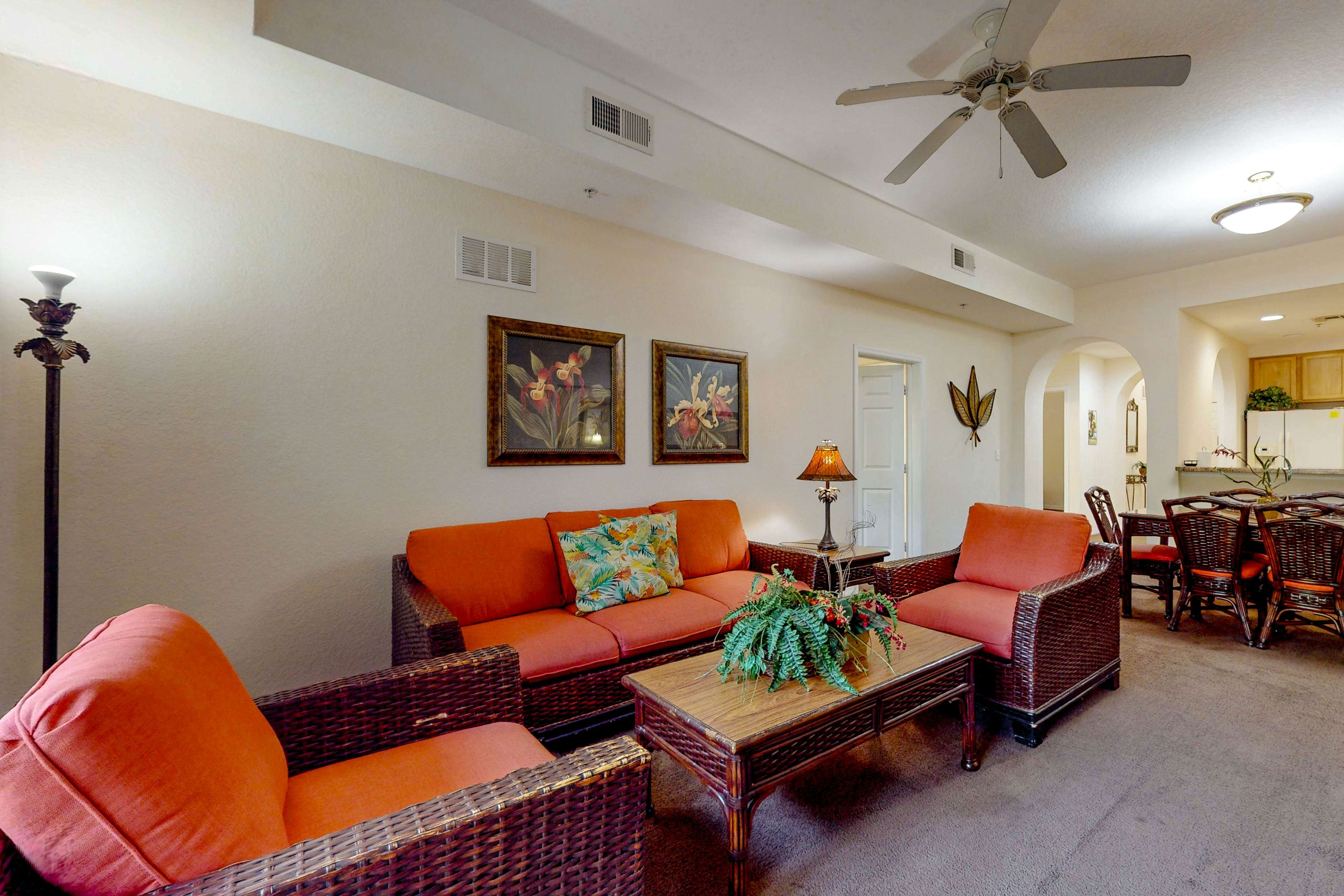 2nd floor condo w/ hot tub, balcony, sauna, shared pools, gym, near theme parks