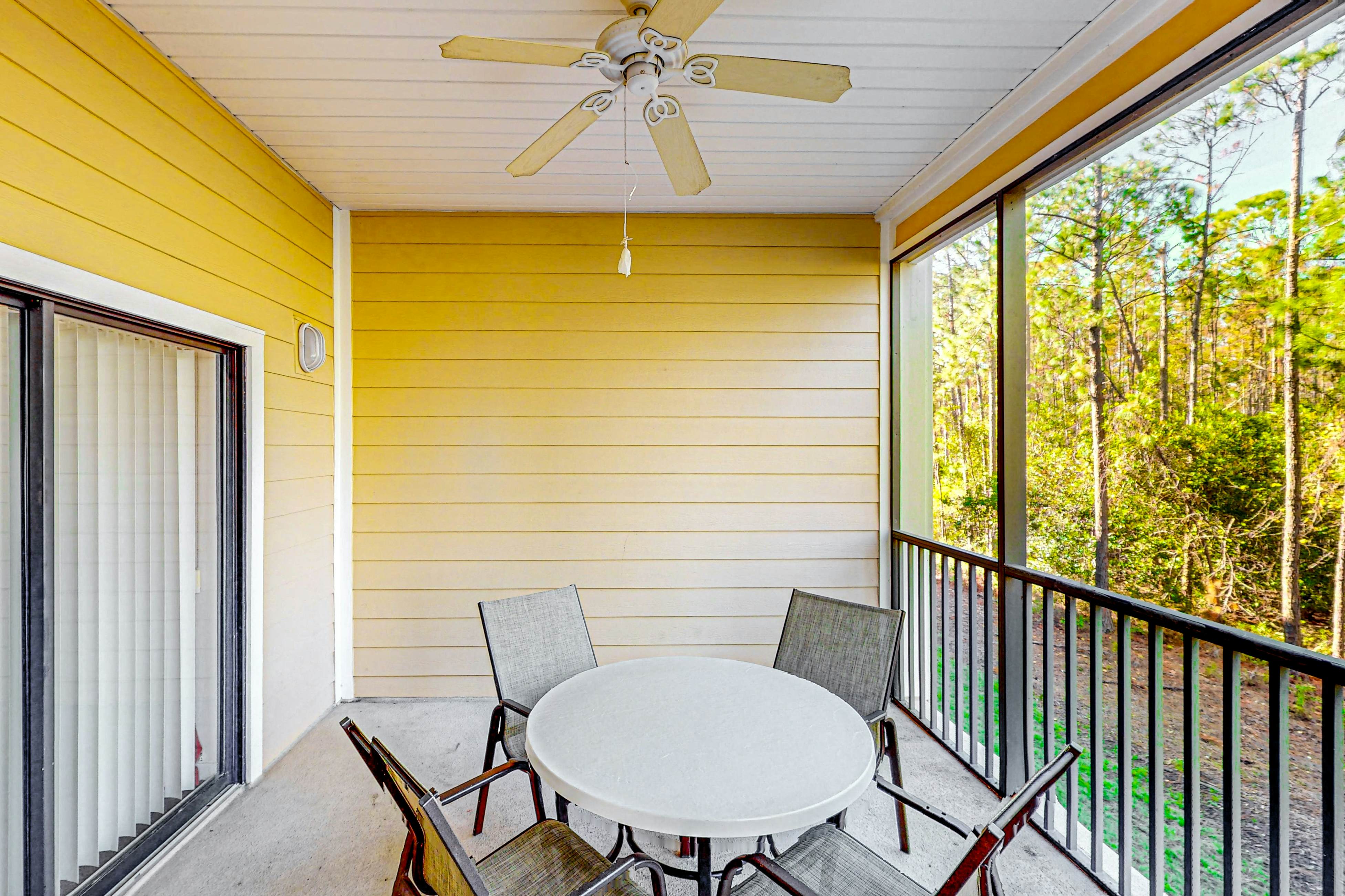 2nd floor condo w/ hot tub, balcony, sauna, shared pools, gym, near theme parks