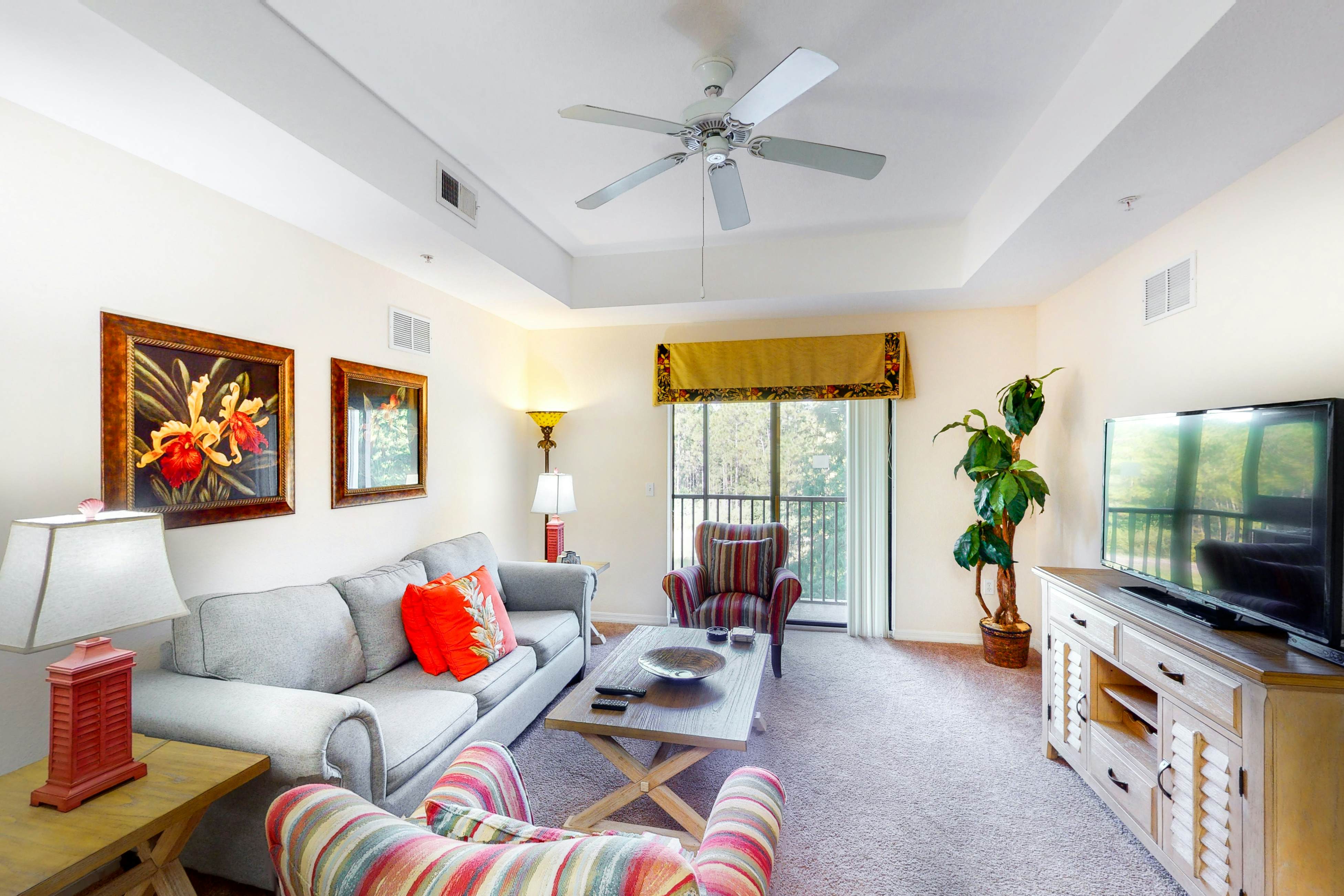 3rd floor condo w/ gym, balcony, shared pools, hot tub, sauna, near theme parks