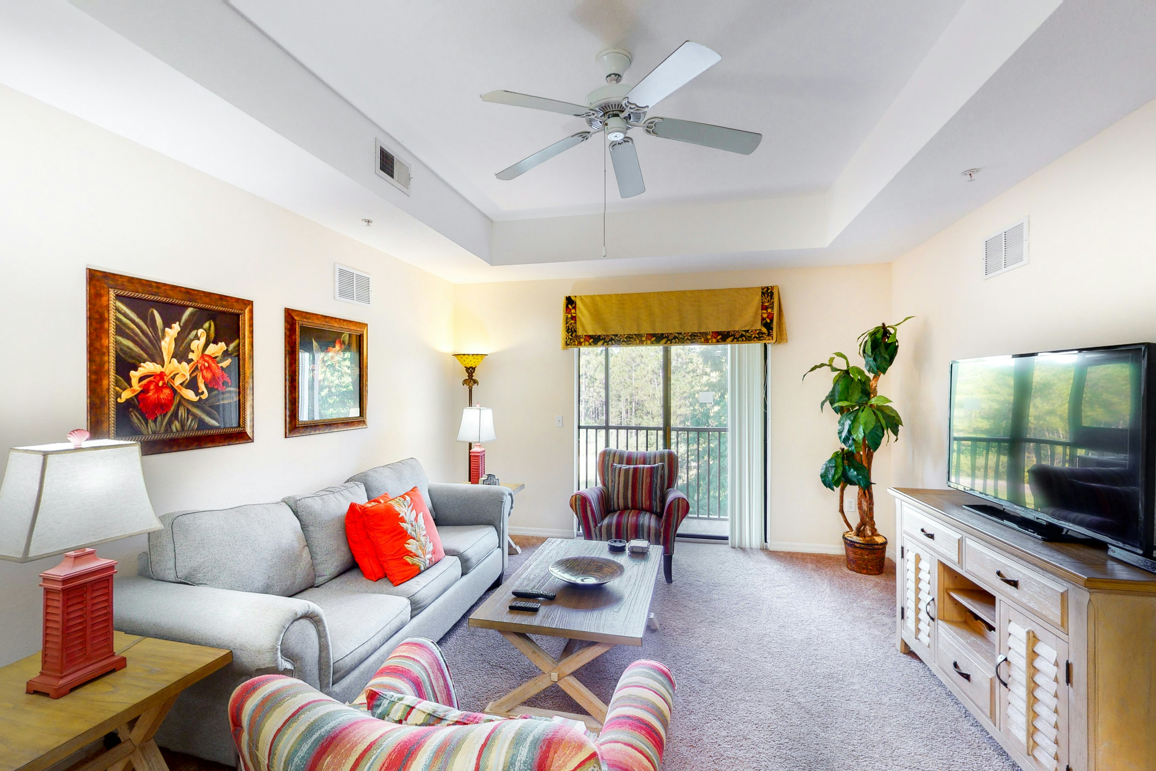 3rd floor condo w/ gym, balcony, shared pools, hot tub, sauna, near theme parks