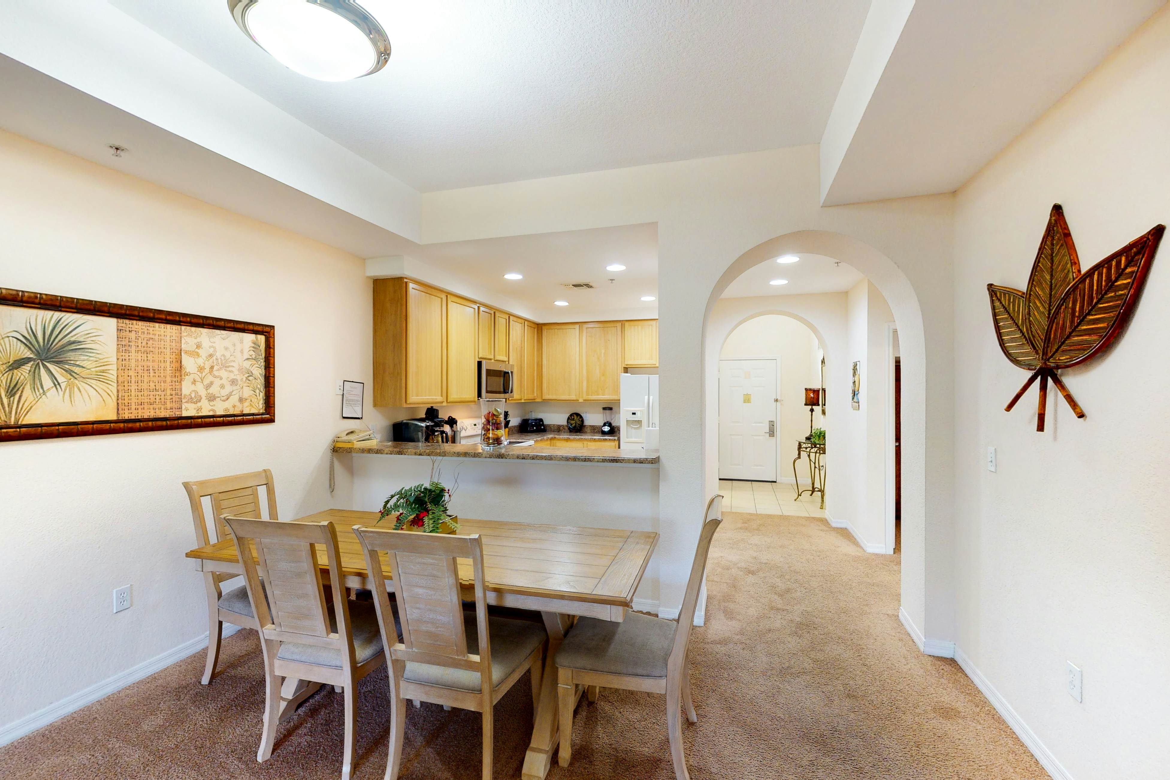 3rd floor condo w/ gym, balcony, shared pools, hot tub, sauna, near theme parks