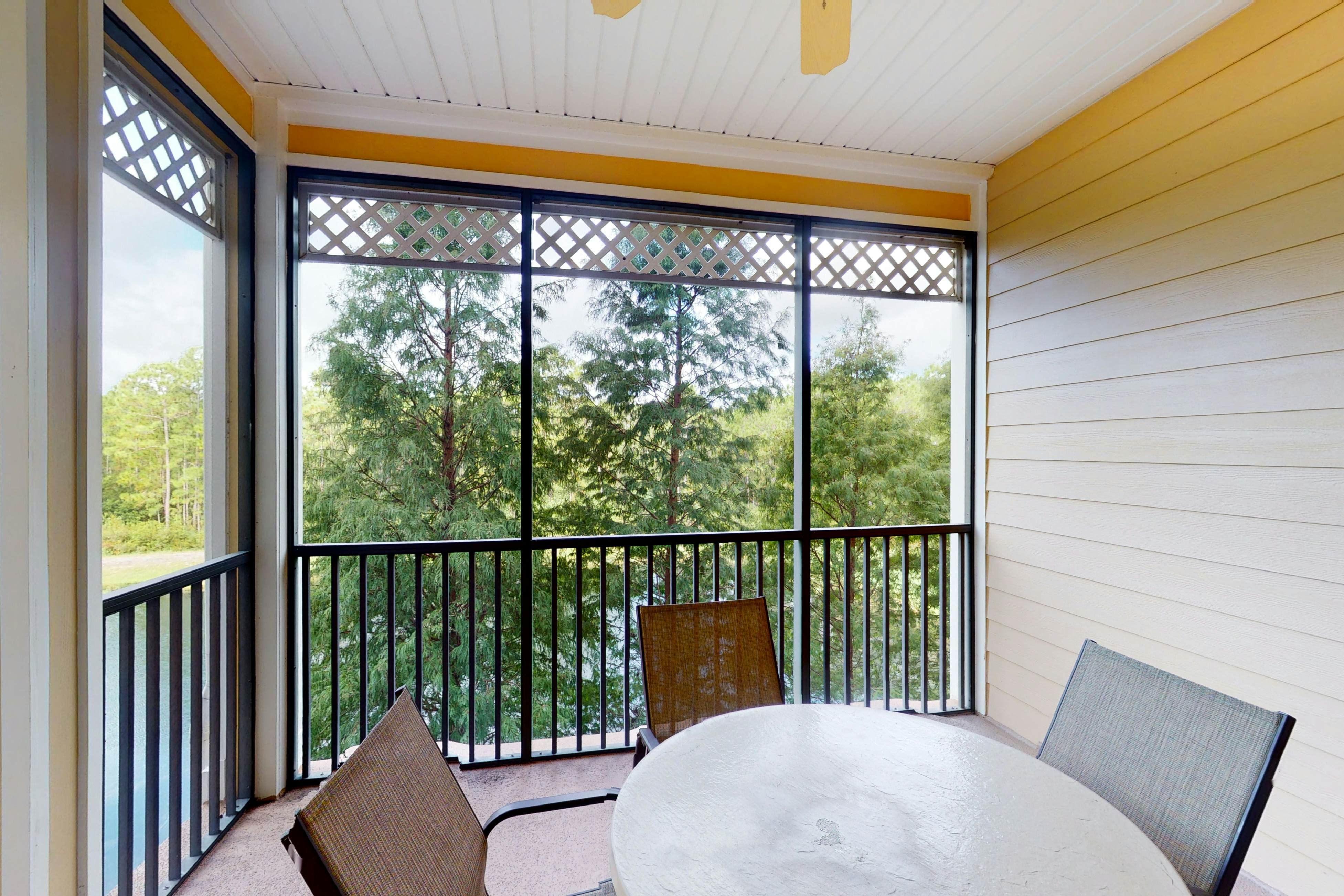 3rd floor condo w/ gym, balcony, shared pools, hot tub, sauna, near theme parks