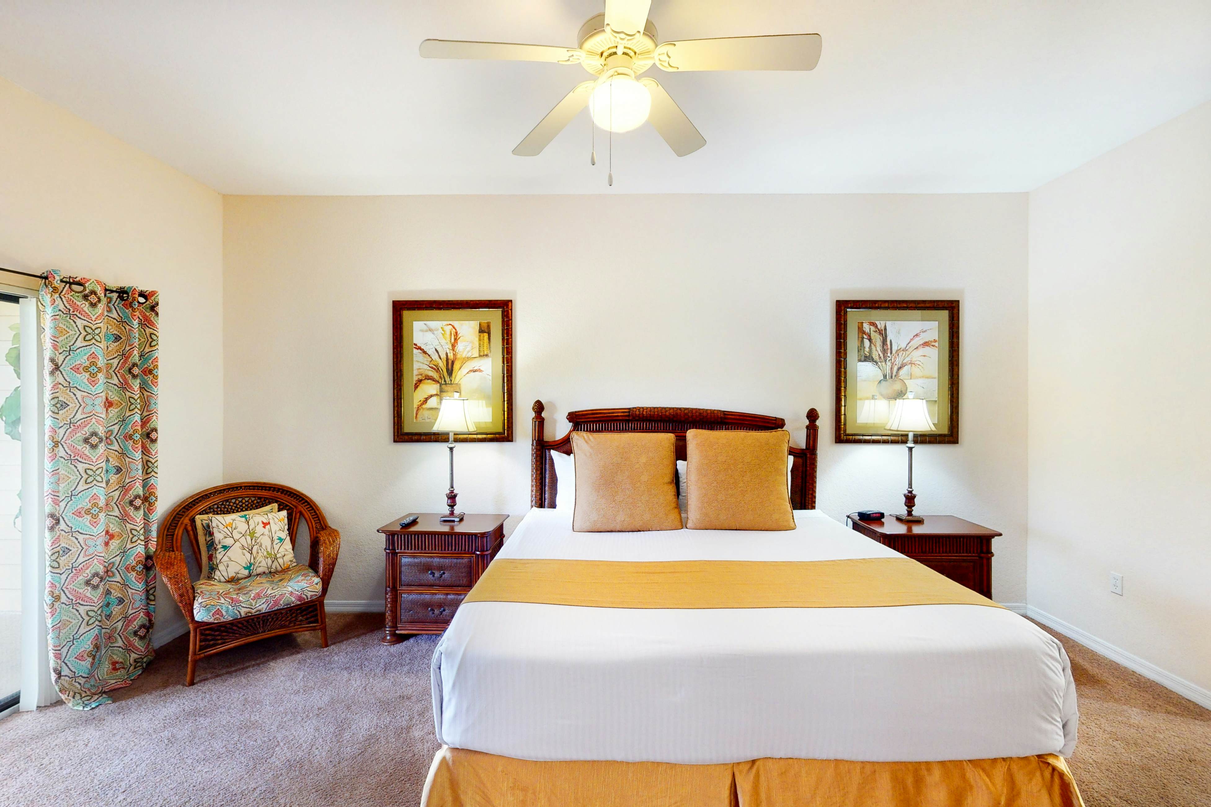 3rd floor condo w/ gym, balcony, shared pools, hot tub, sauna, near theme parks