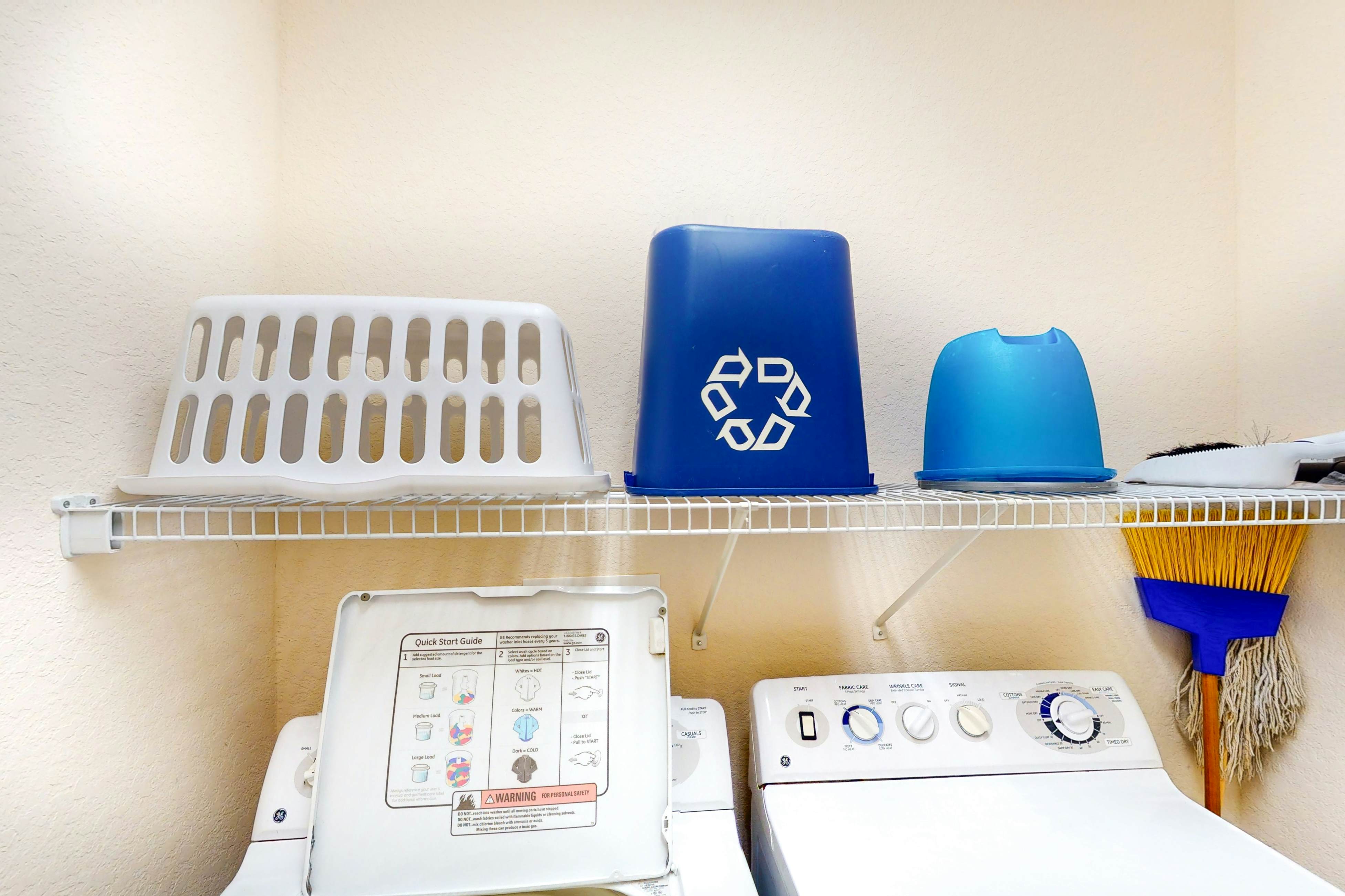 3rd floor condo w/ gym, balcony, shared pools, hot tub, sauna, near theme parks