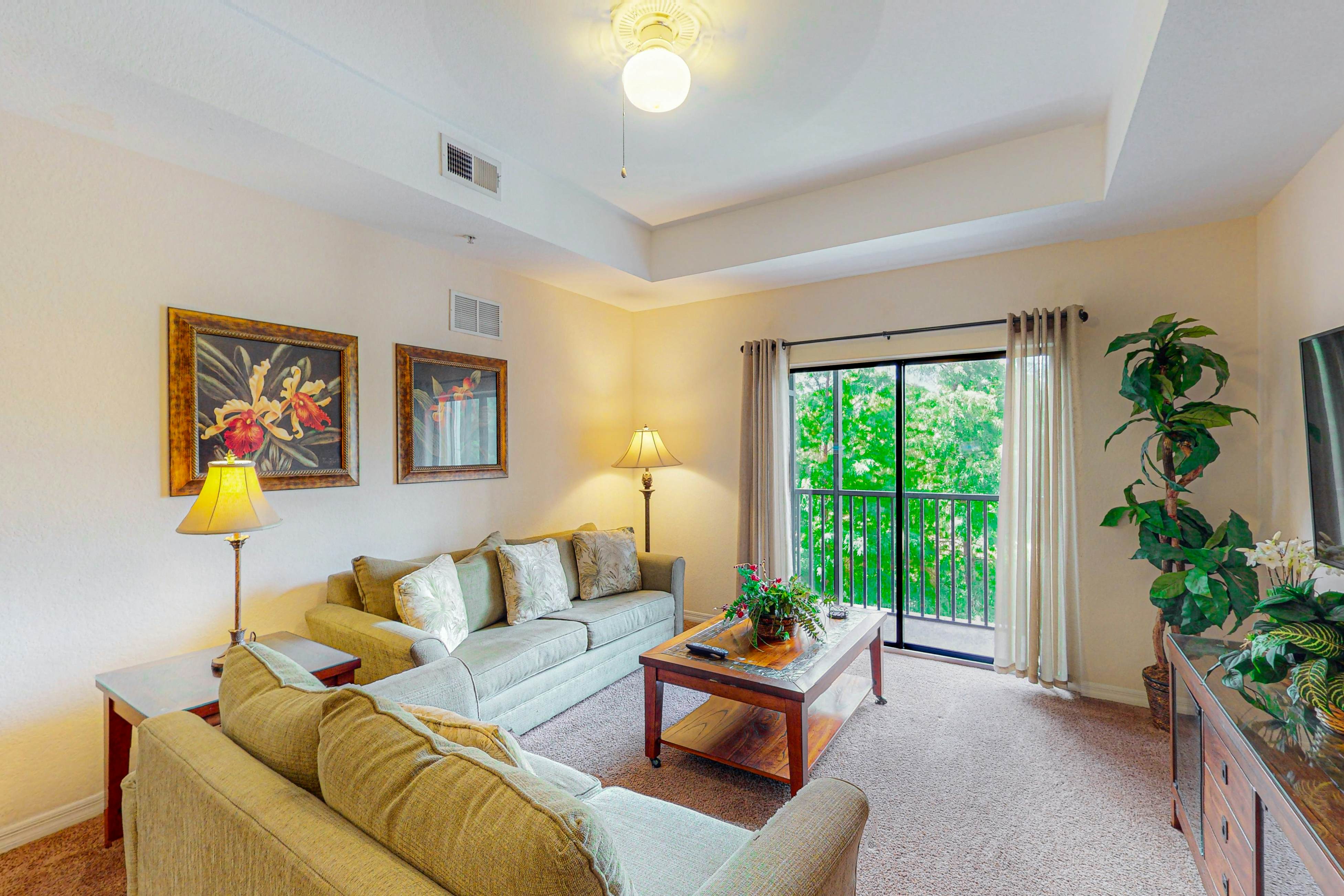 Water view condo with fabulous resort amenities and four TVs - close to Disney 