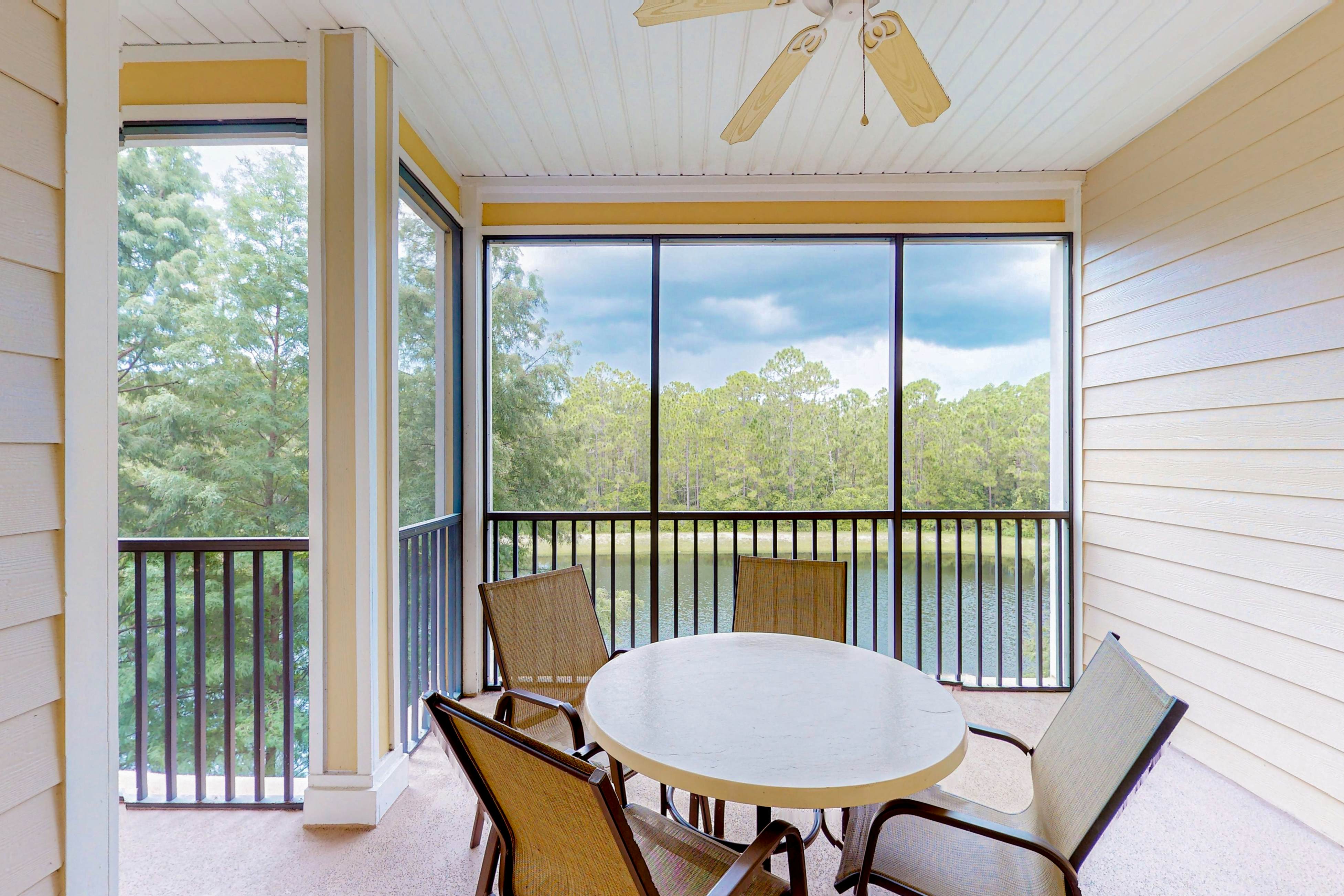 Water view condo with fabulous resort amenities and four TVs - close to Disney 