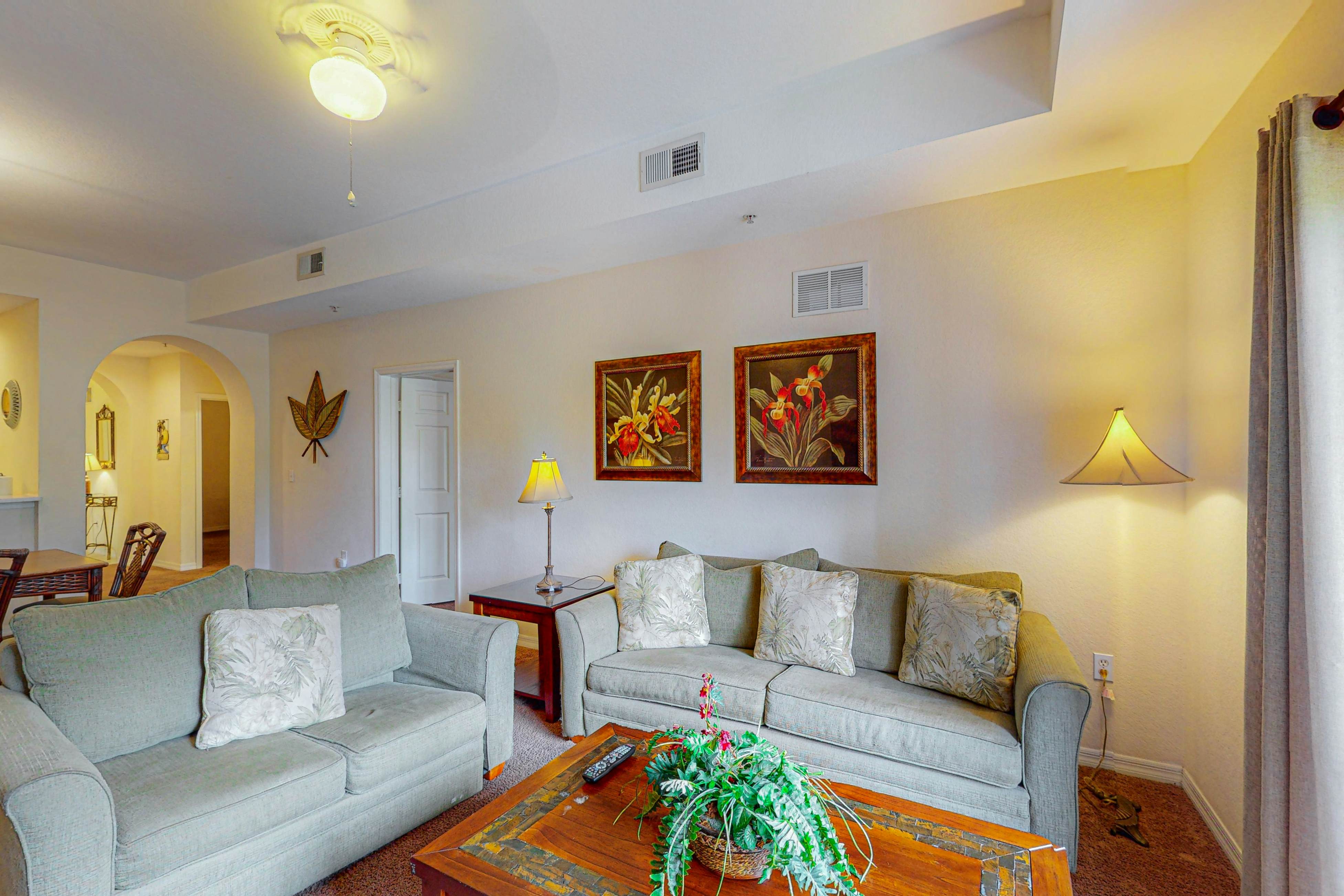 Water view condo with fabulous resort amenities and four TVs - close to Disney 