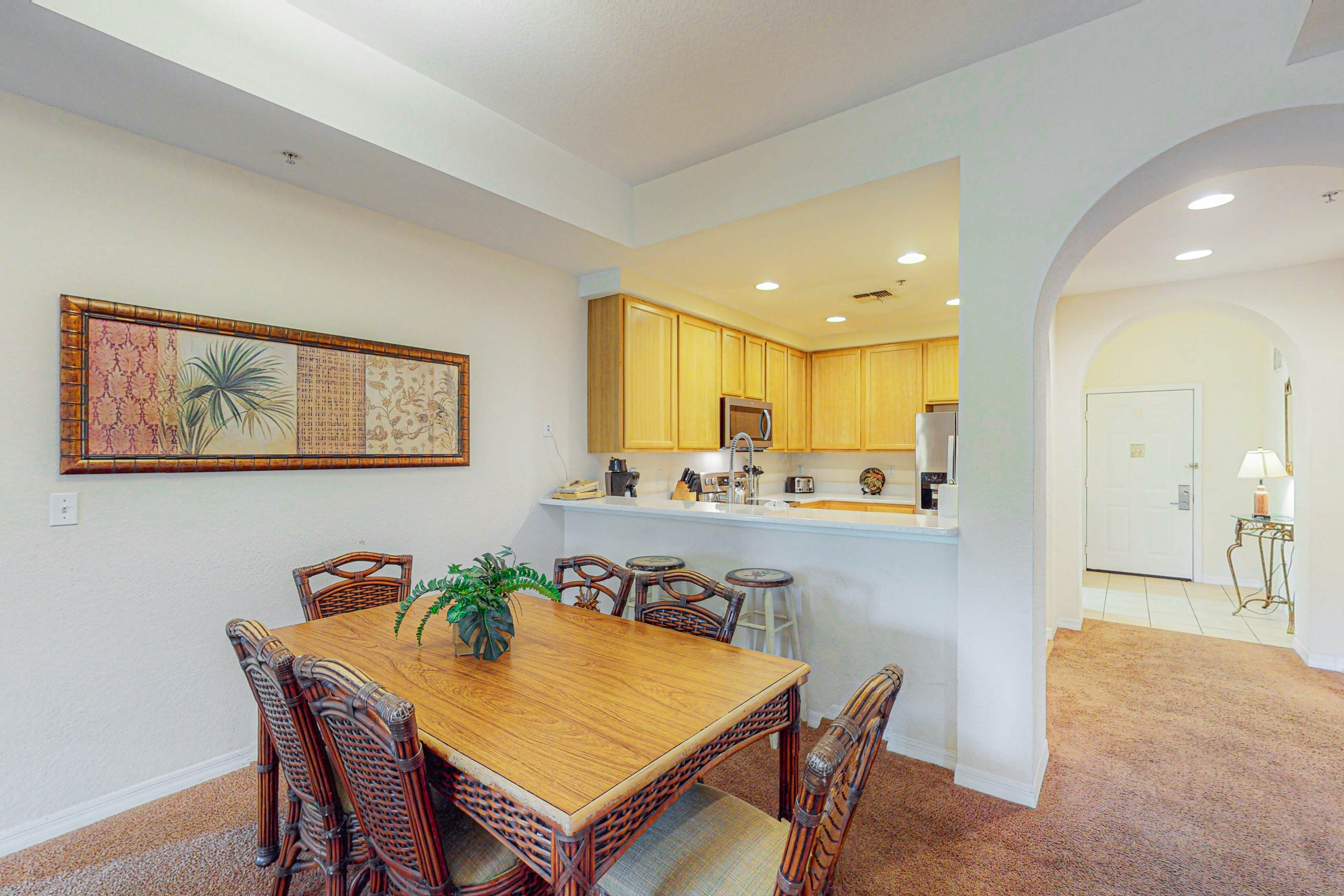 Water view condo with fabulous resort amenities and four TVs - close to Disney 