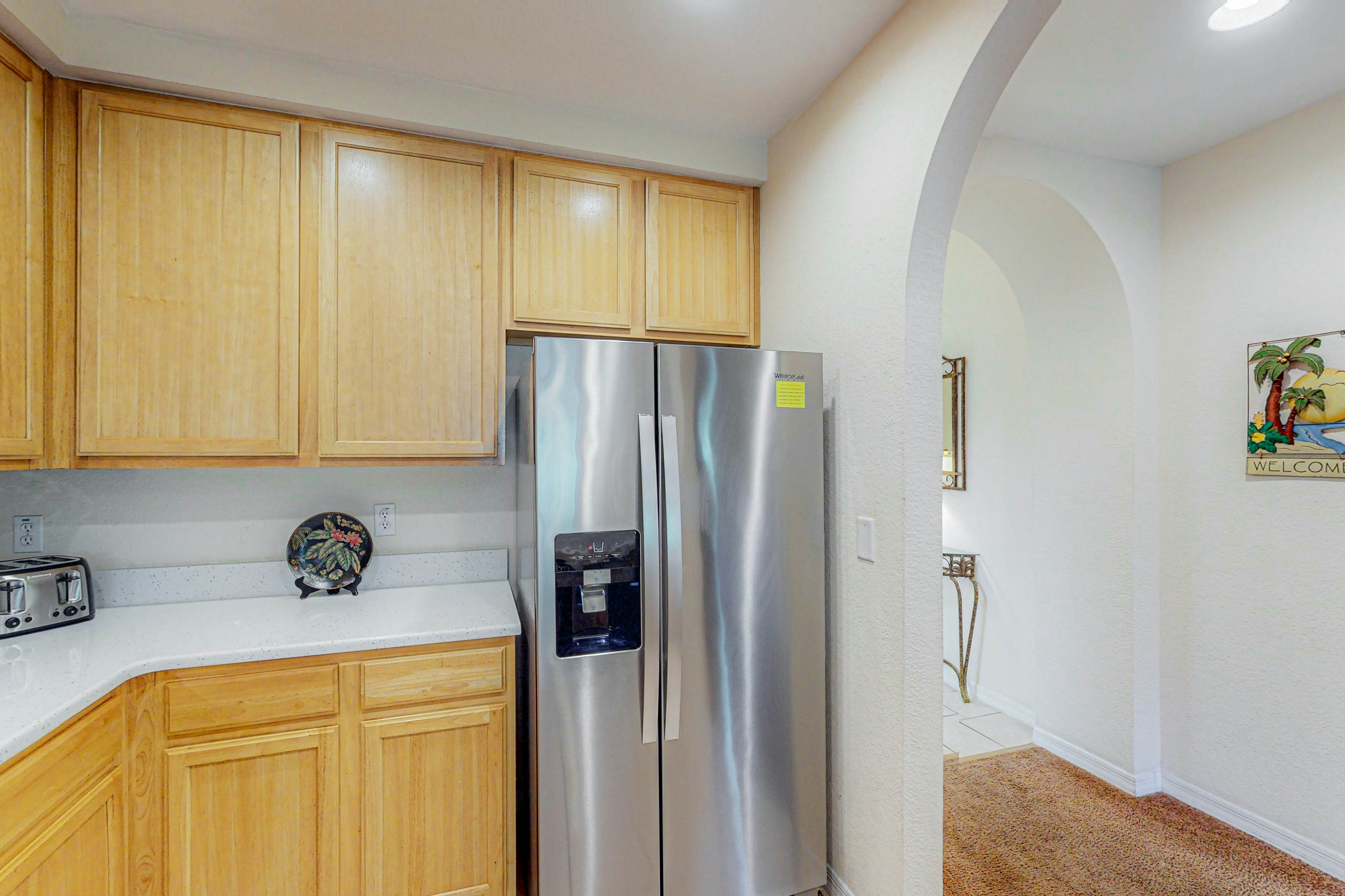 Water view condo with fabulous resort amenities and four TVs - close to Disney 