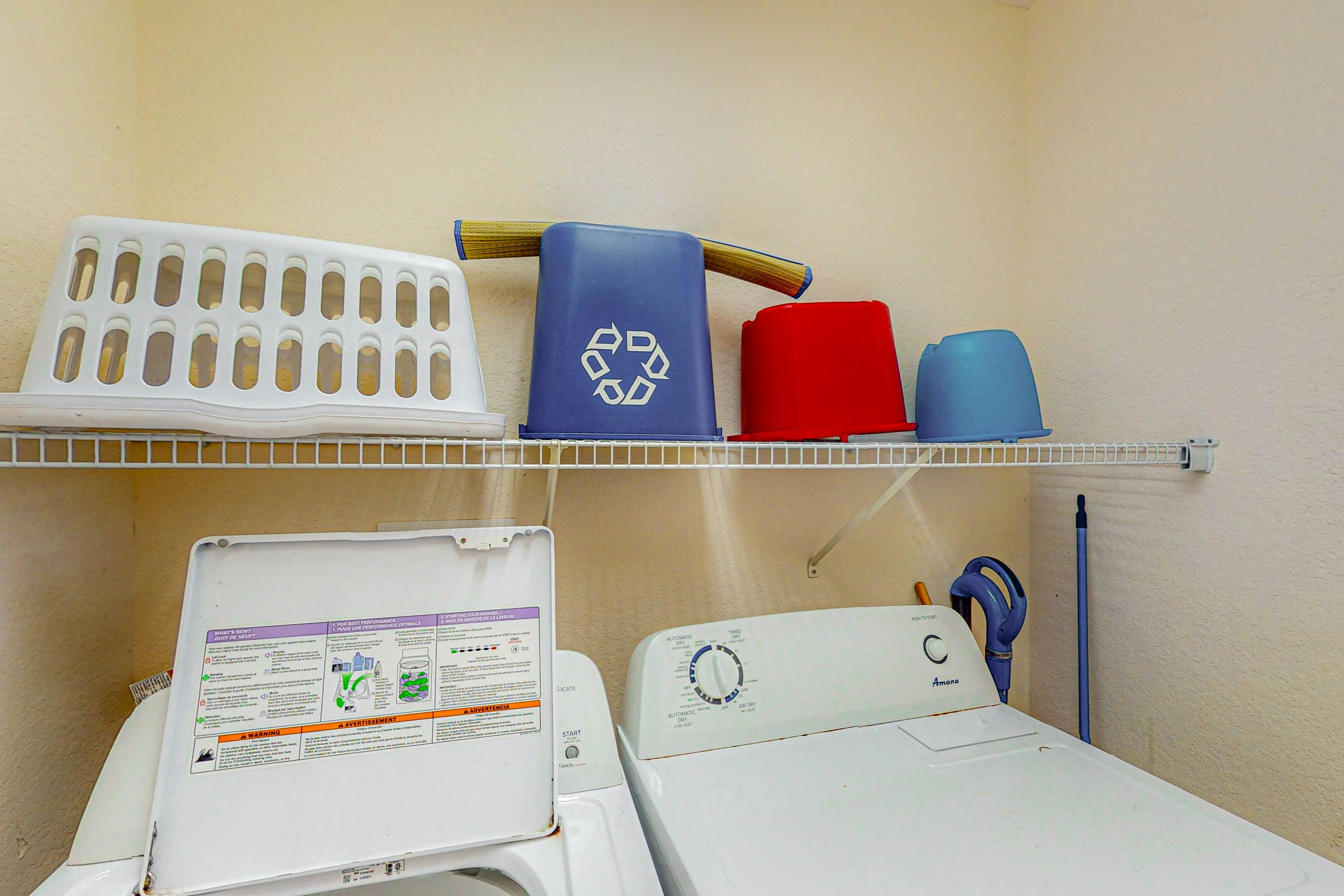 Water view condo with fabulous resort amenities and four TVs - close to Disney 