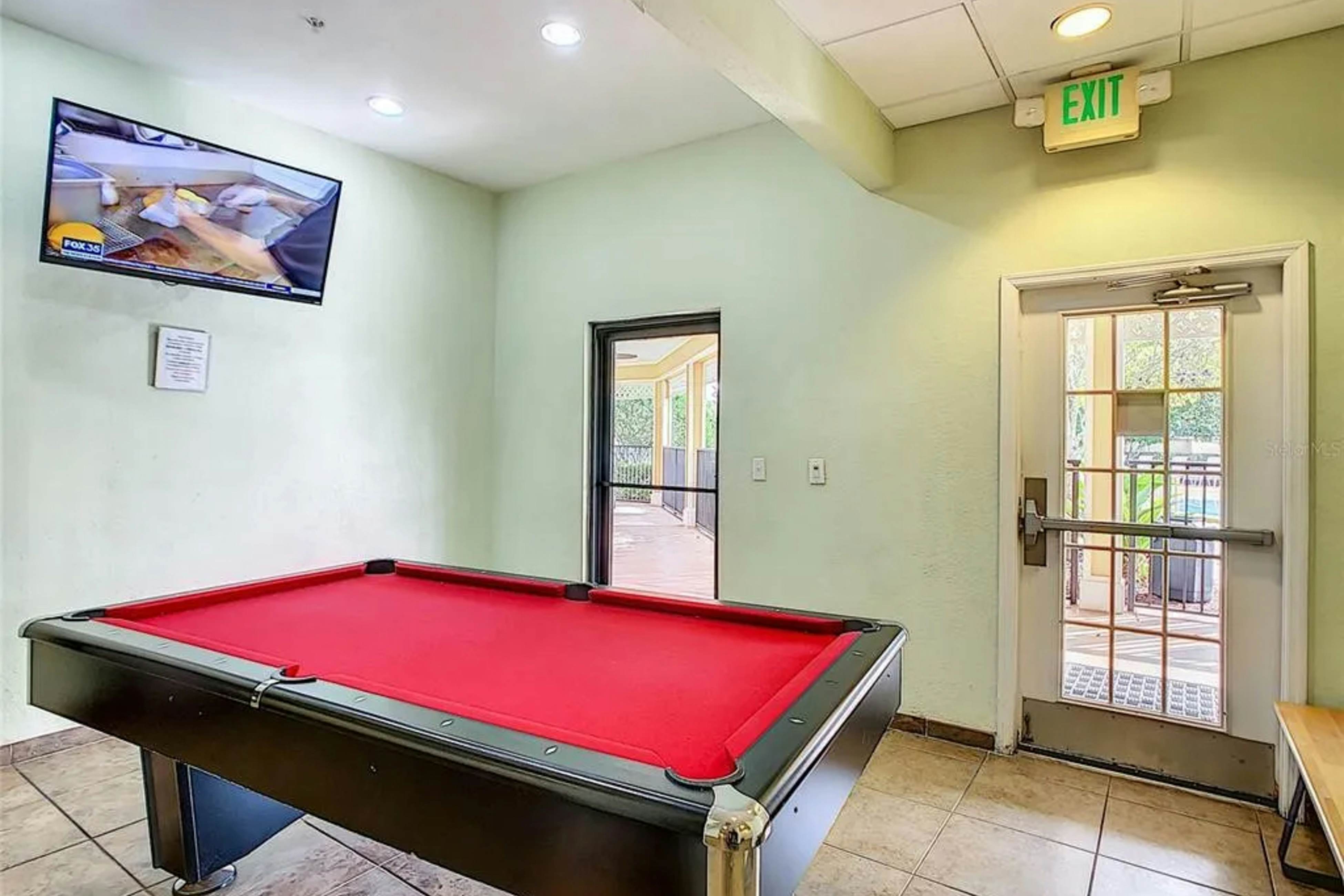 Water view condo with fabulous resort amenities and four TVs - close to Disney 