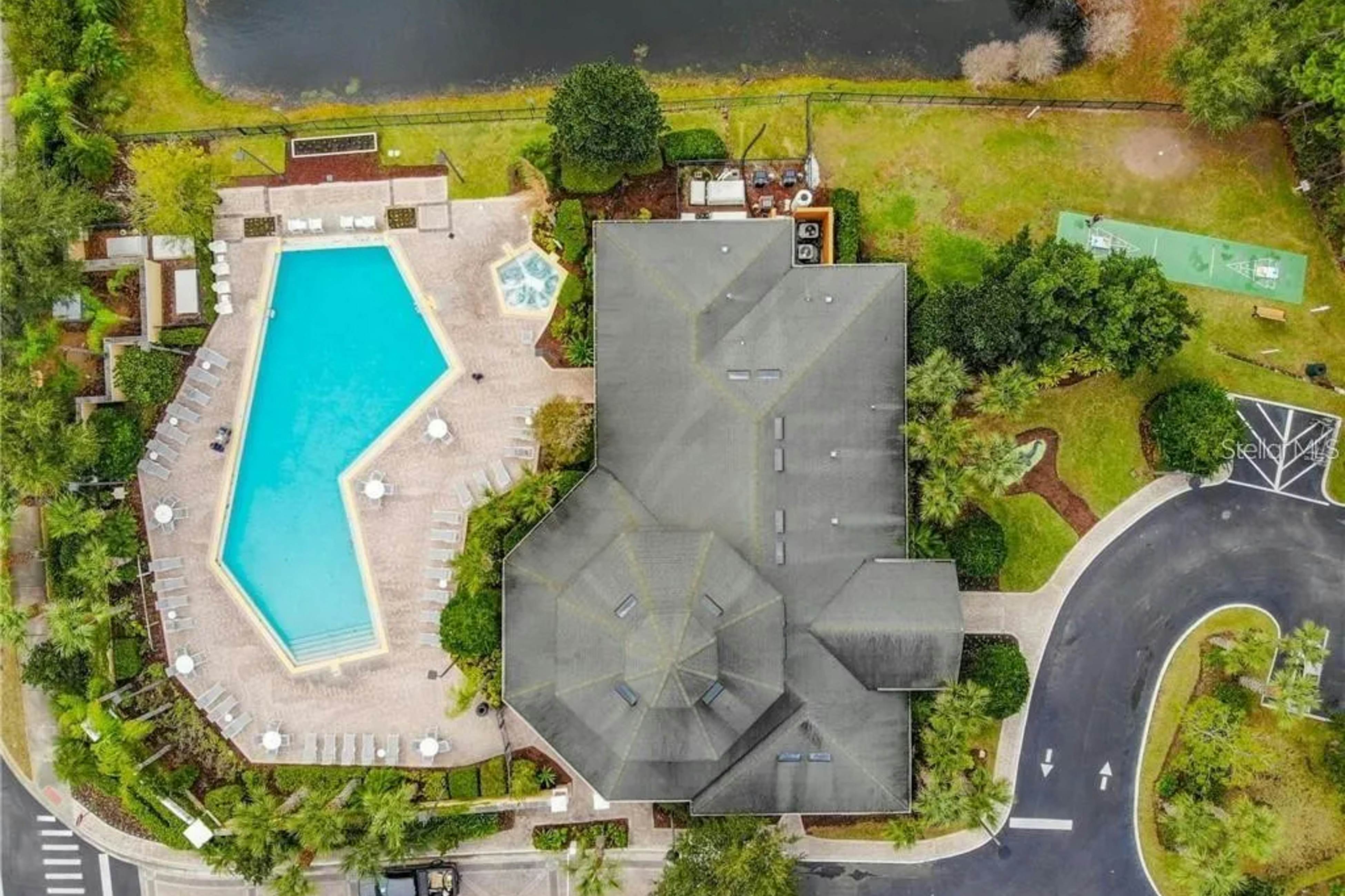 Water view condo with fabulous resort amenities and four TVs - close to Disney 