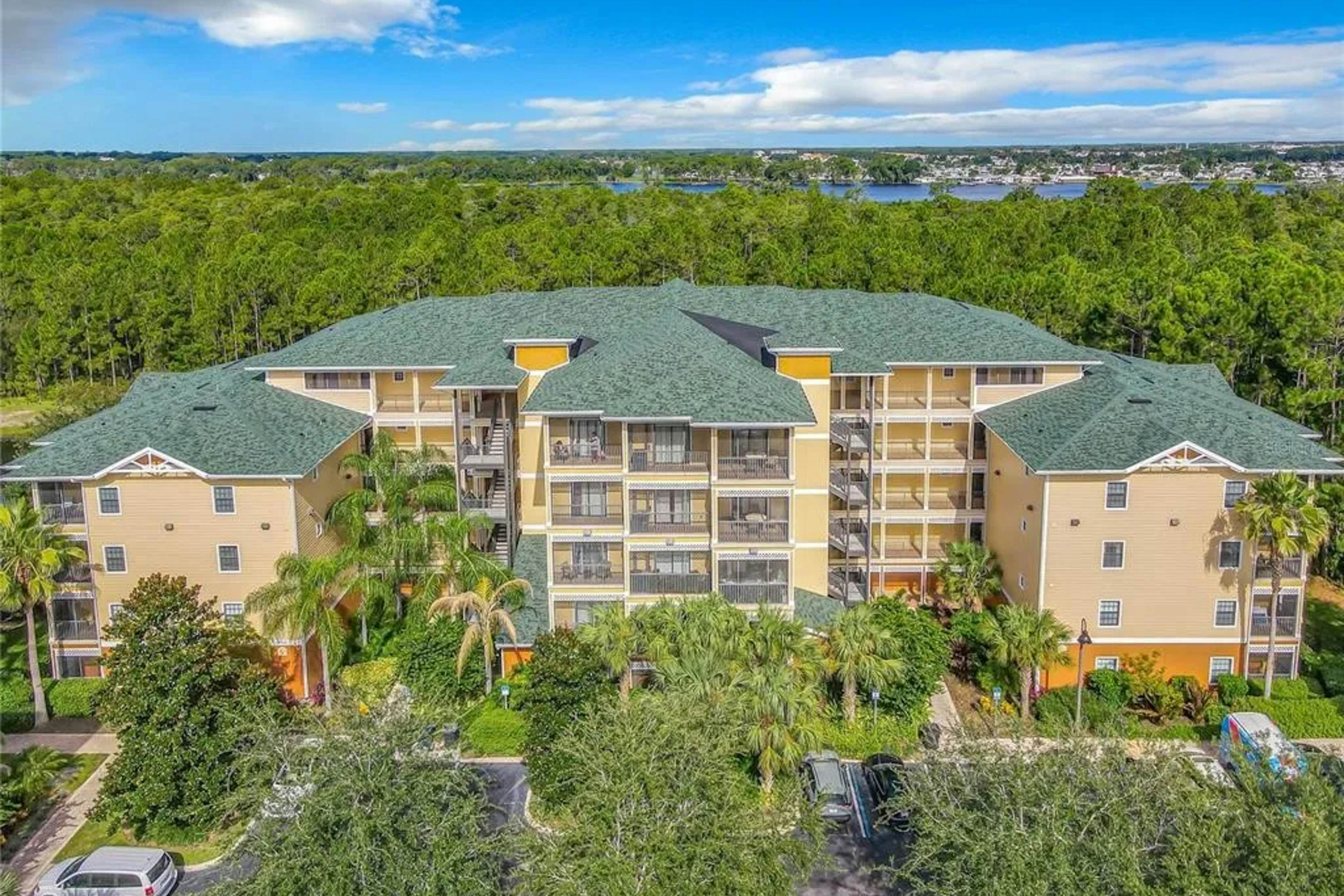 Water view condo with fabulous resort amenities and four TVs - close to Disney 