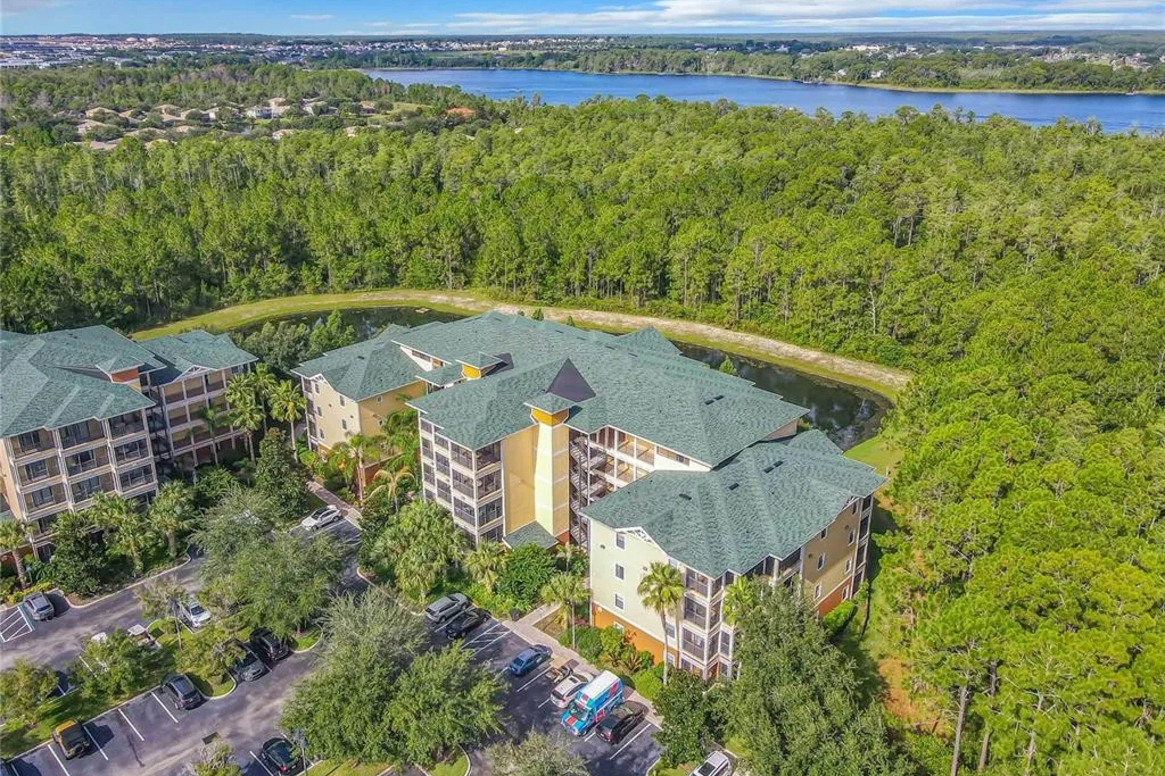 Water view condo with fabulous resort amenities and four TVs - close to Disney 