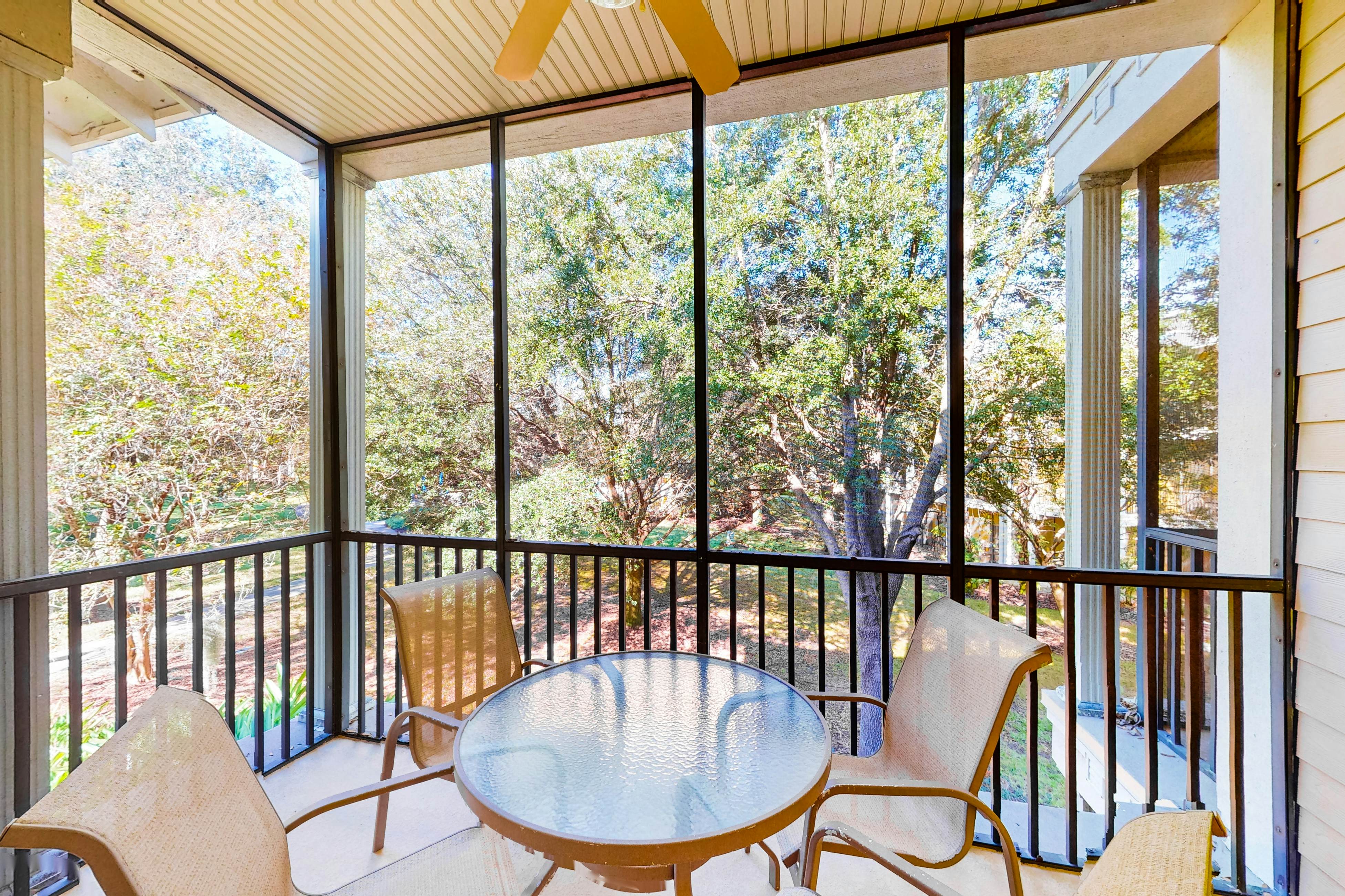 2nd floor condo near theme parks, restaurant, basketball court, balcony, gym