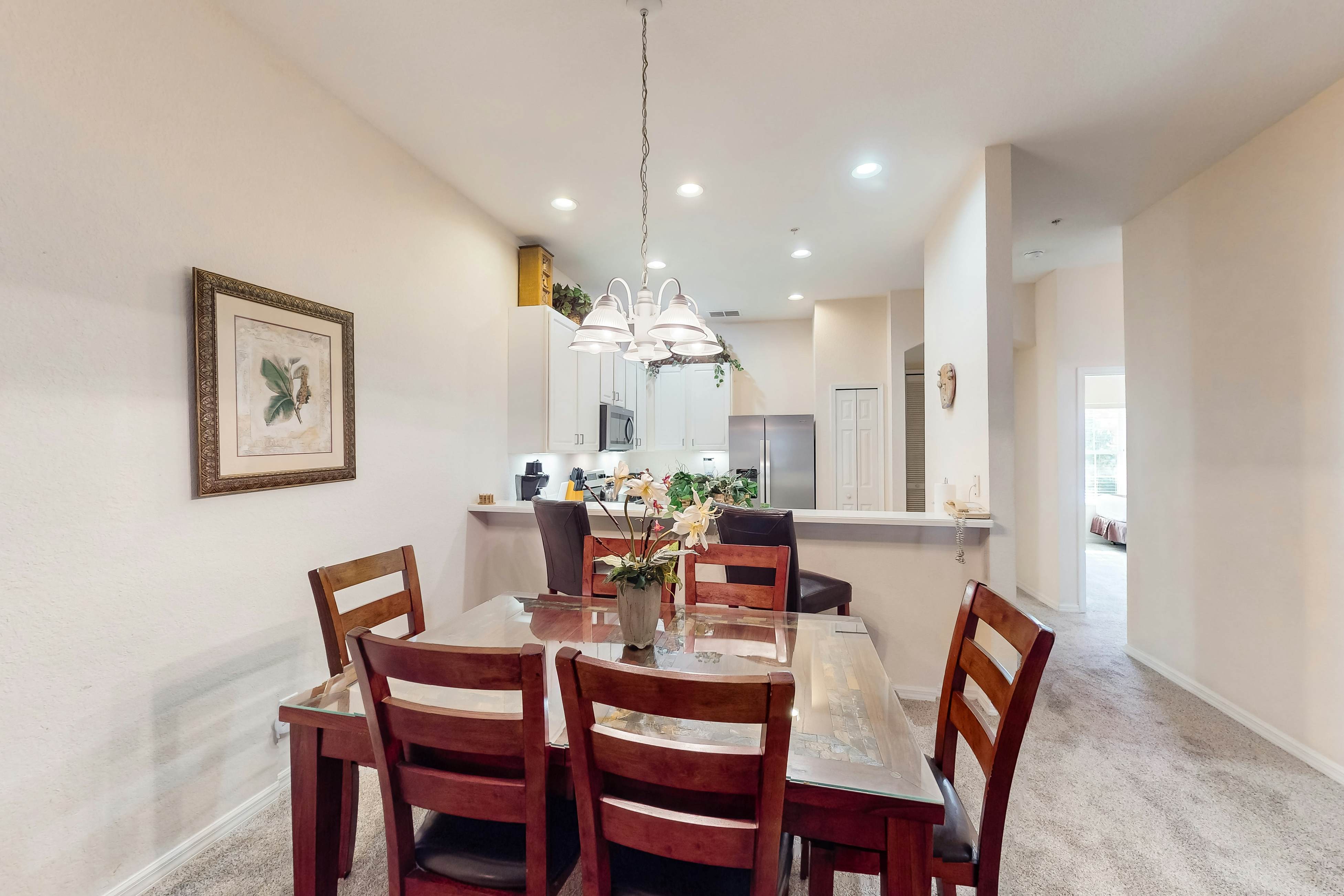 2nd floor condo near theme parks, restaurant, basketball court, balcony, gym