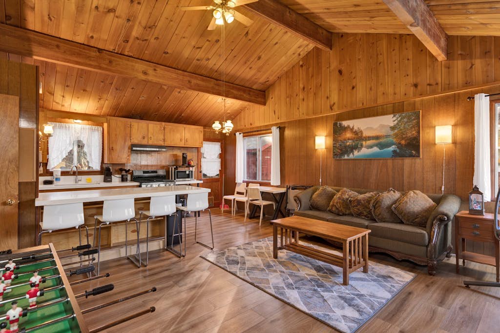 Bernhardt Brown Bungalow at Big Bear | Cozy | Foosball | Family Retreat | Minutes to Activities
