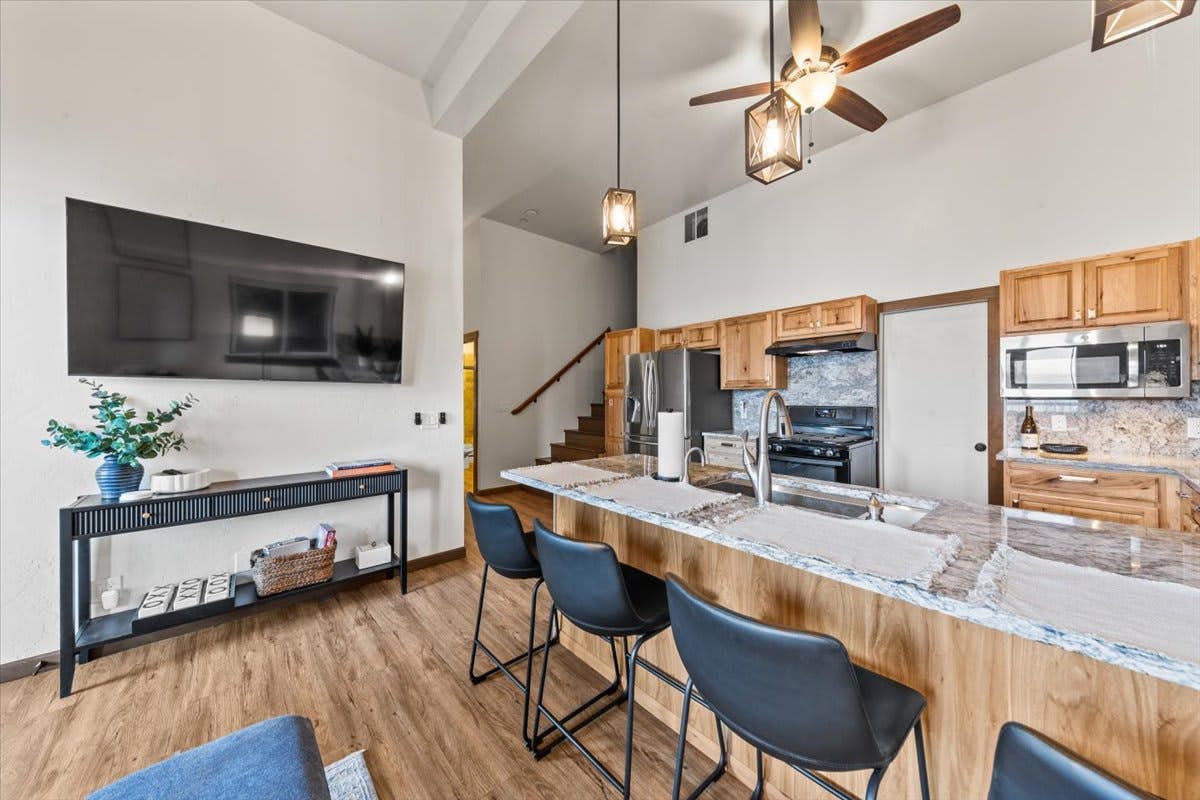 DeJa View - Lower Unit