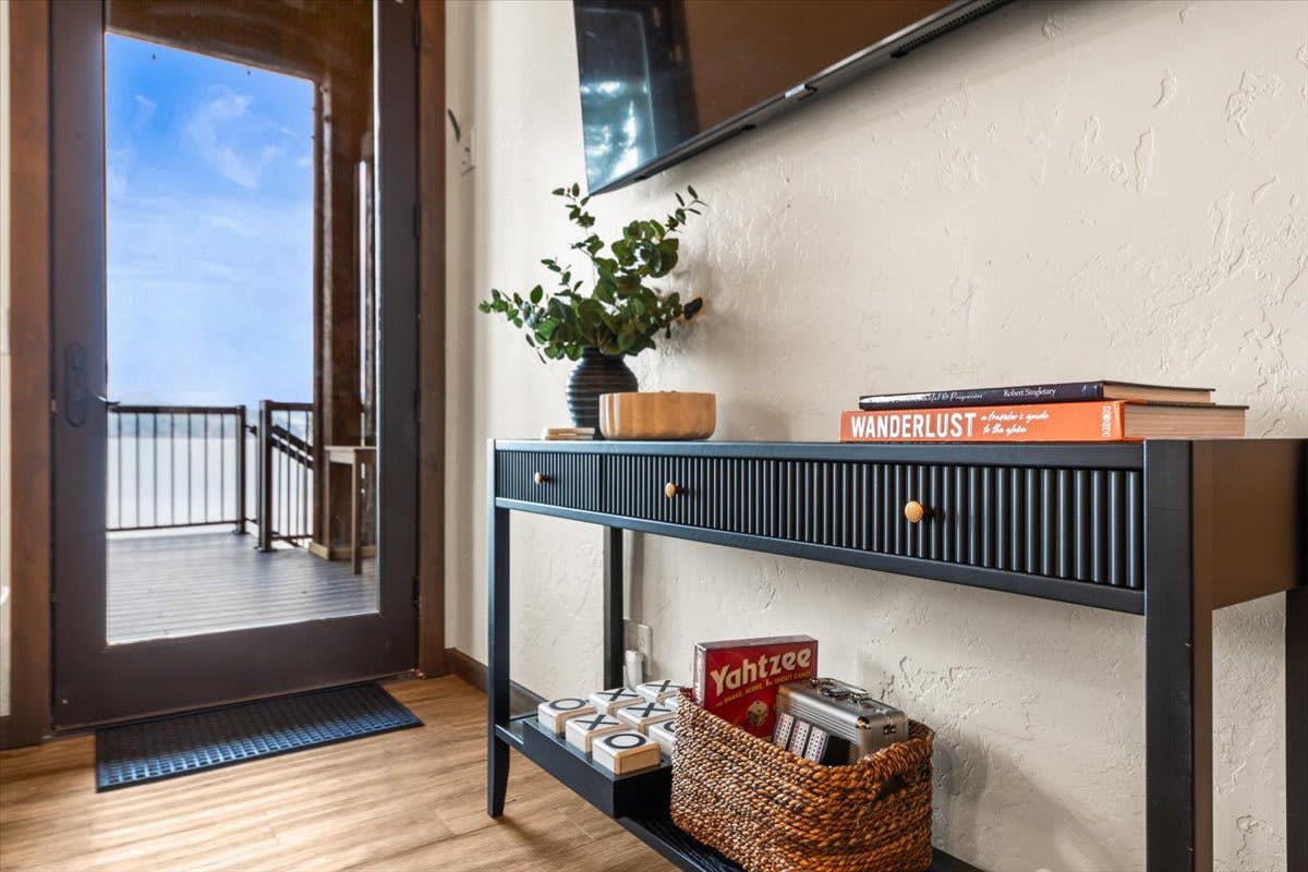 DeJa View - Lower Unit