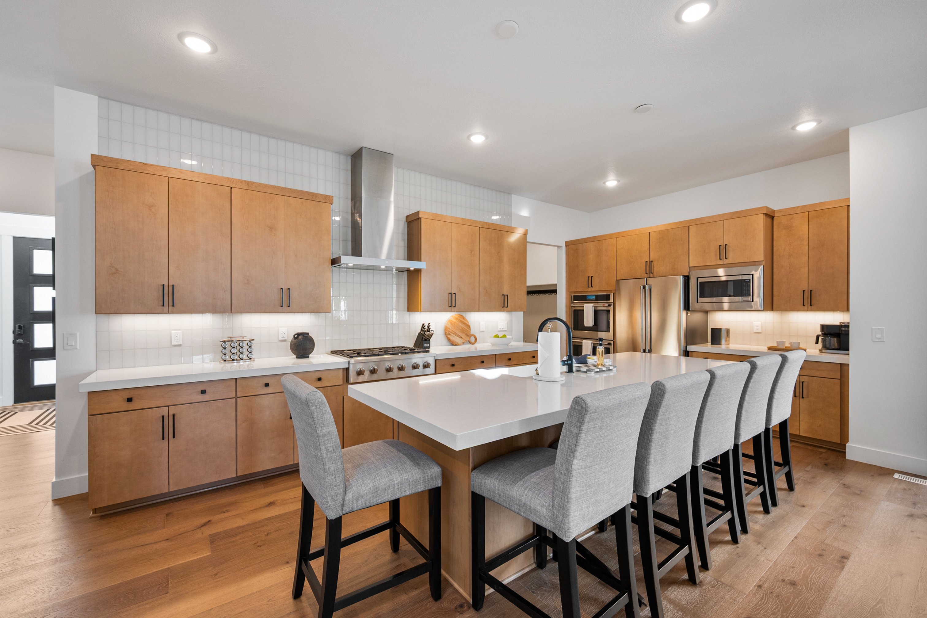 Apres Retreat, 5br 3.5ba, hot tub, sleeps 14, BBQ