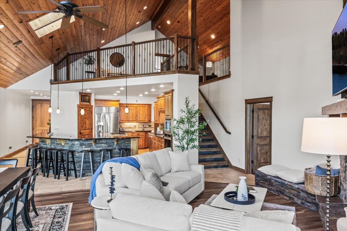 DeJa View - Upper Unit