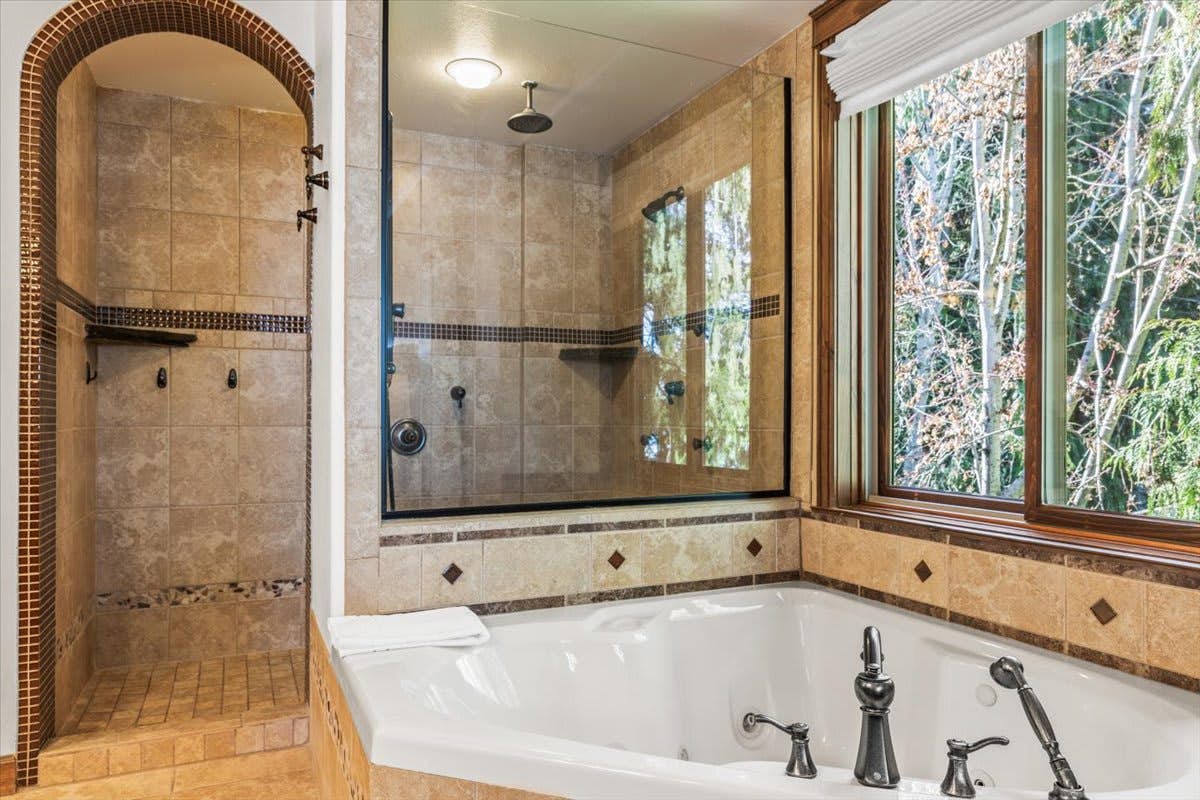 DeJa View - Upper Unit