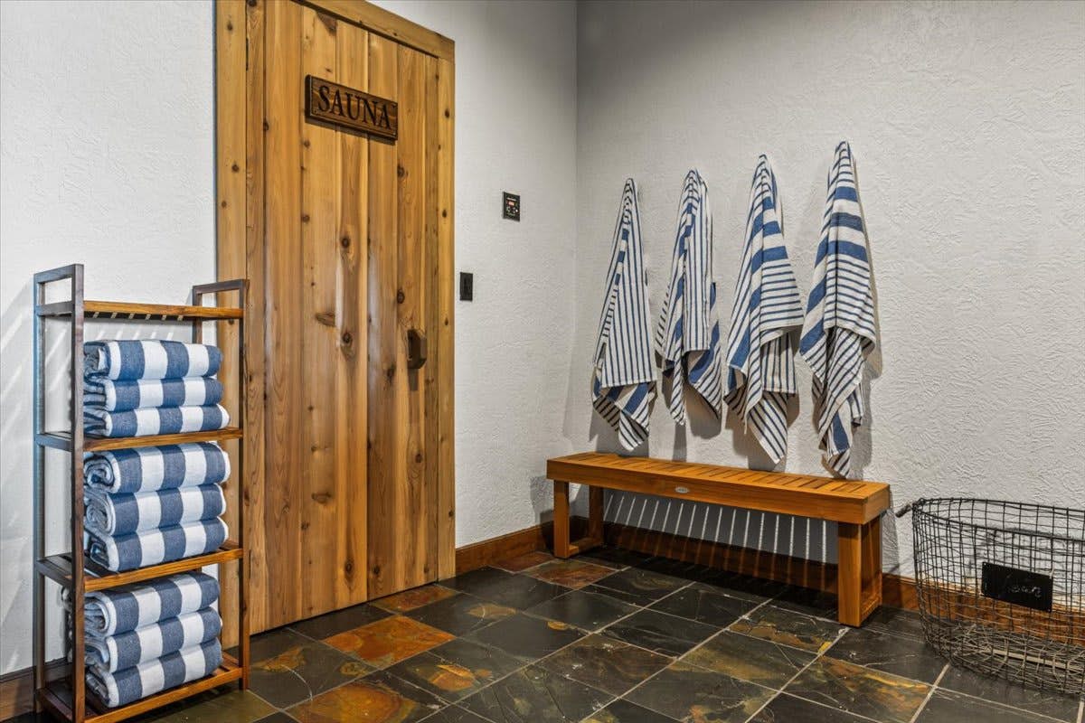 DeJa View - Upper Unit