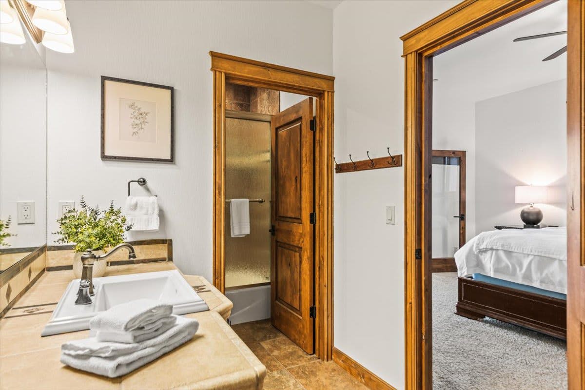 DeJa View - Upper Unit