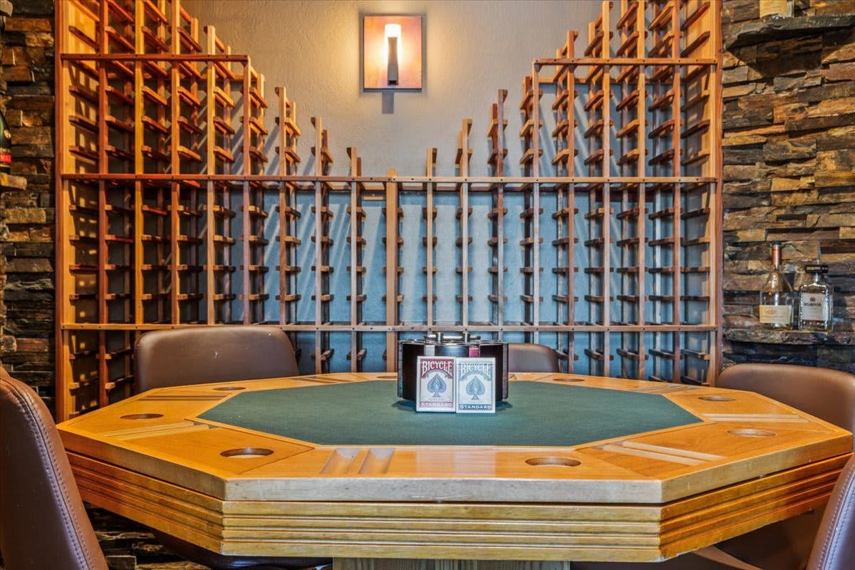 DeJa View - Upper Unit