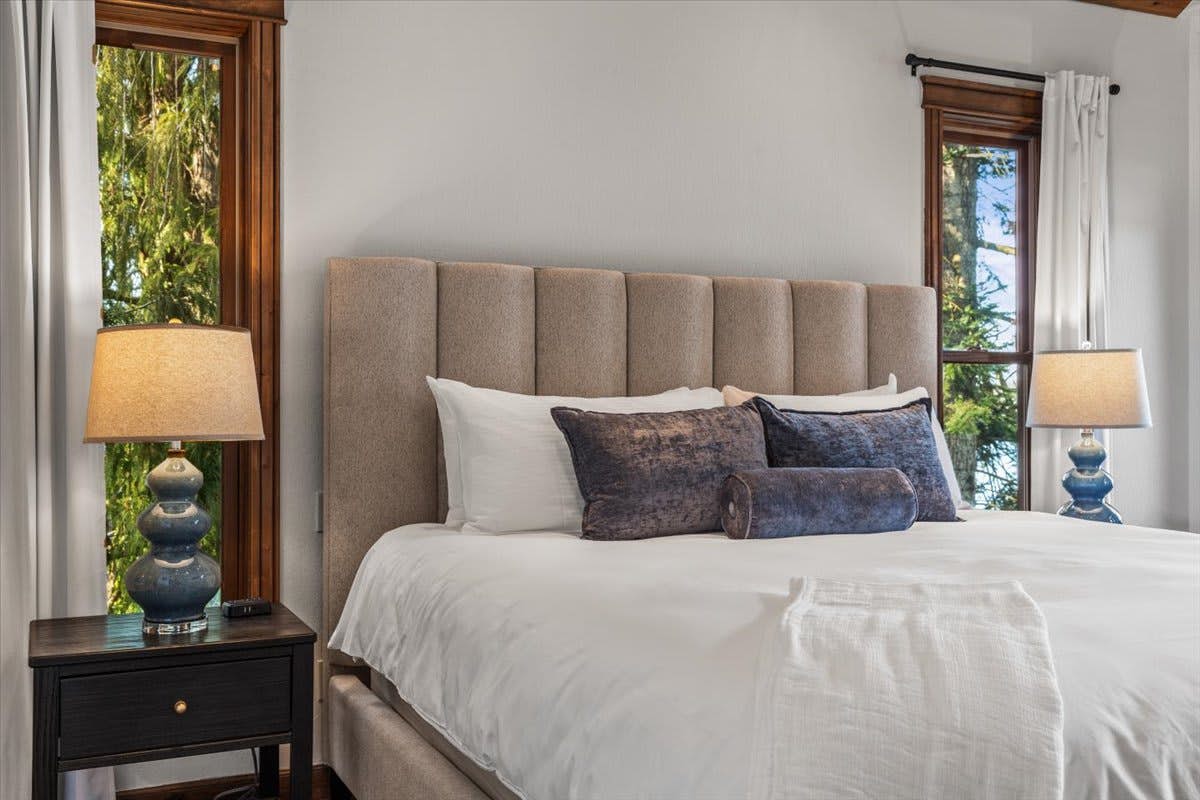 DeJa View - Upper Unit